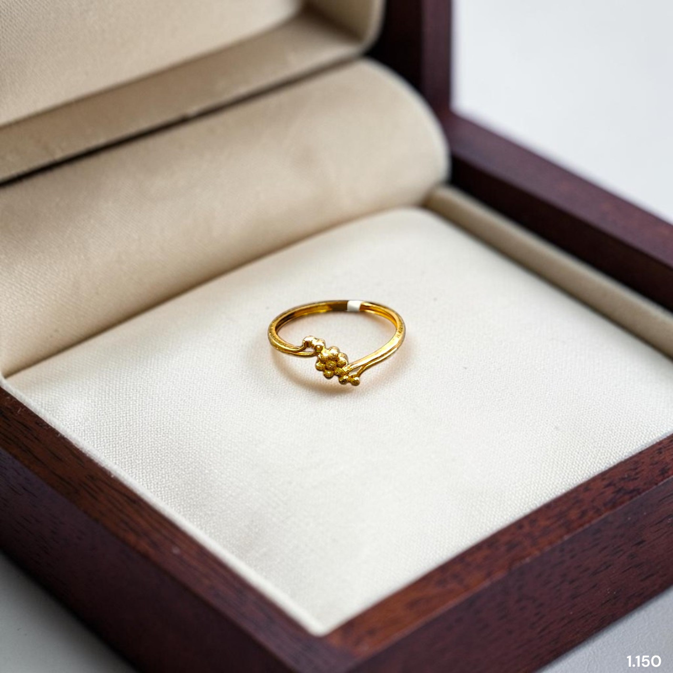LADIES RING- (SIZE: 17) WGT: 1.150 GM APPROX BIS CERTIFIED HUID HALLMARK 916 22KT GOLD RING FOR WOMEN 1 PIECE.
