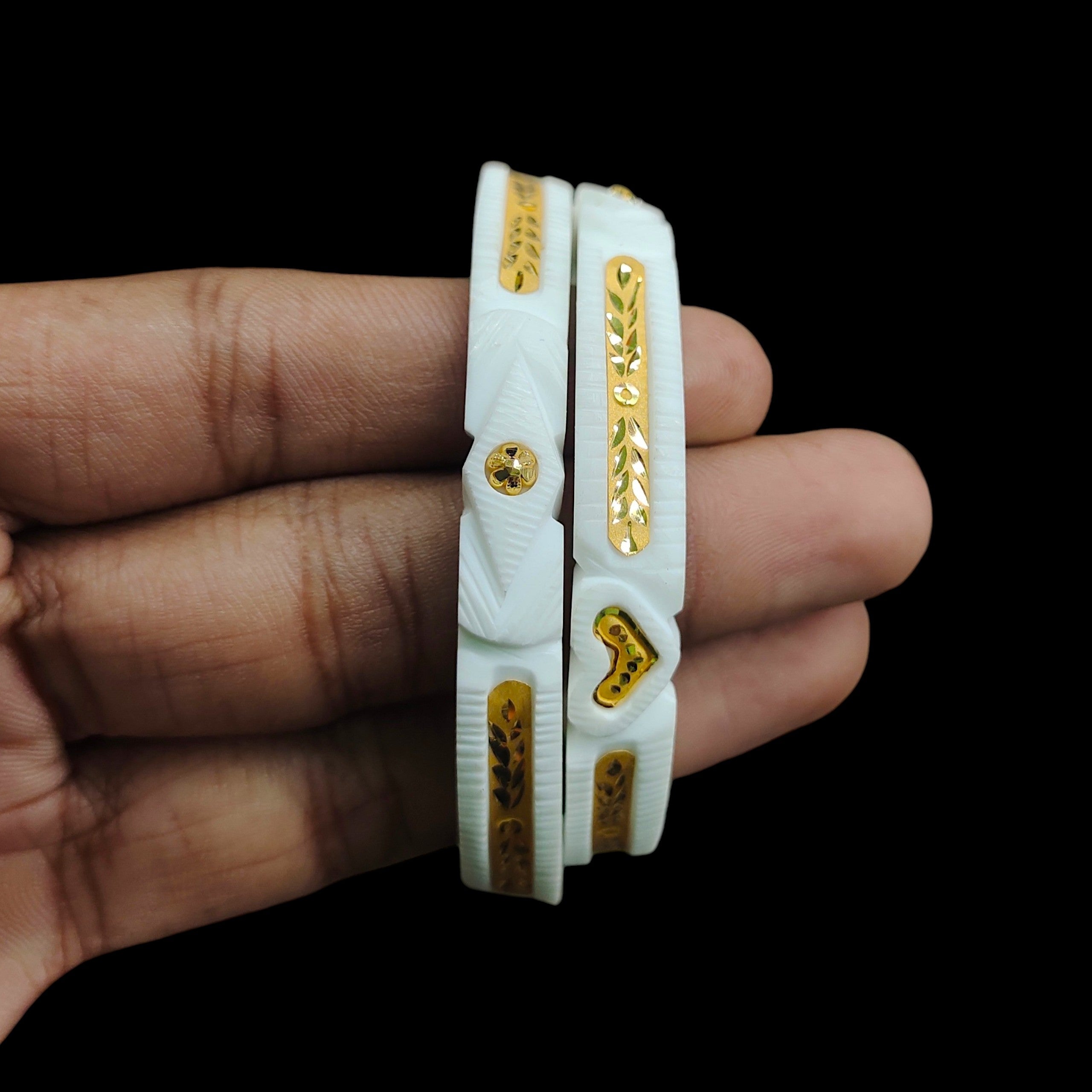 SAKHA BADHANO- (SIZE:25) WGT: 3.420 GM APPROX HUID HALLMARK 22KT GOLD SAKHA BADHANO BANGLES 1 PAIR DESIGN FOR REGULAR USE.