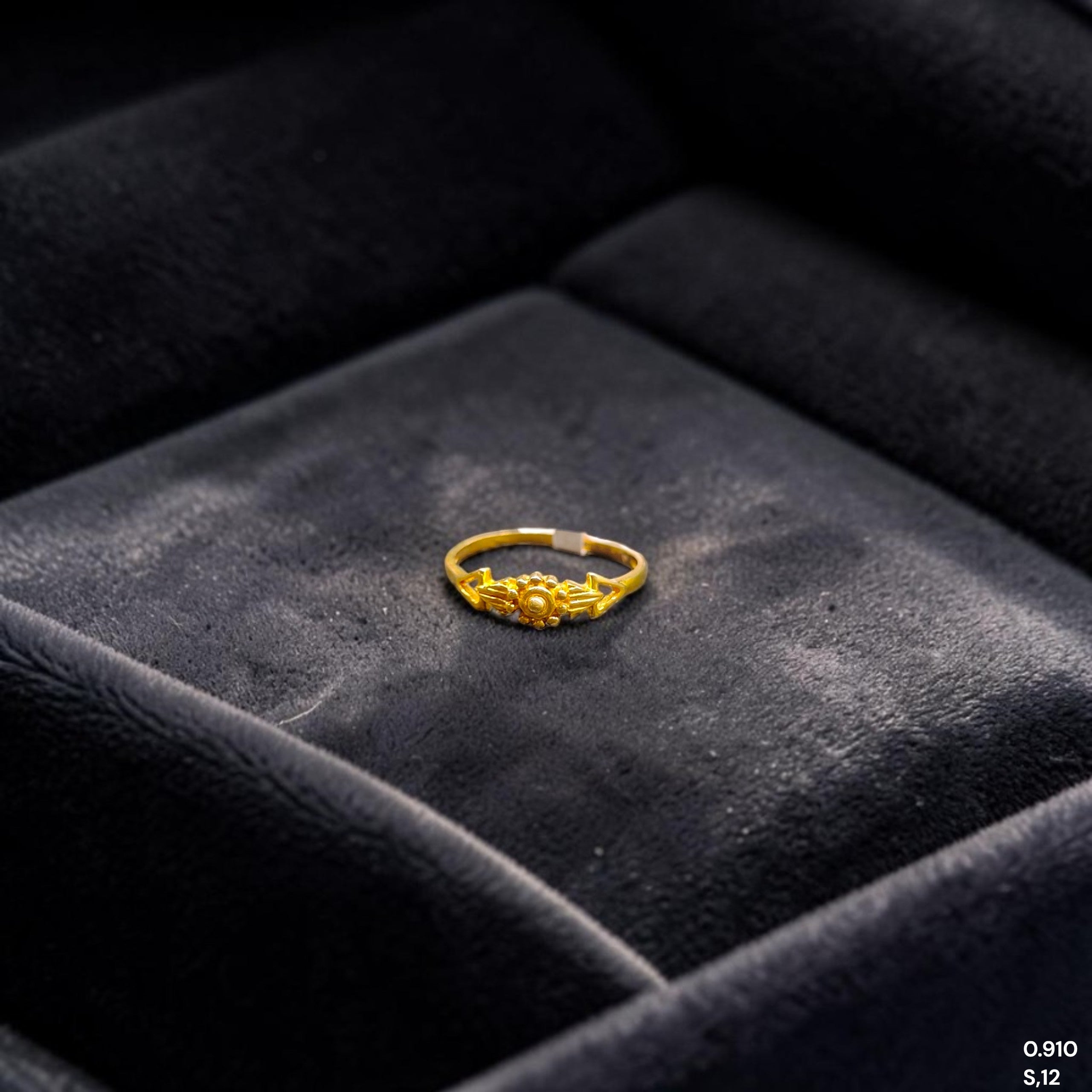 LADIES RING- (SIZE: 12) WGT: 0.910 GM APPROX 14KT HALLMARK GOLD RING FOR WOMEN 1 PIECE.