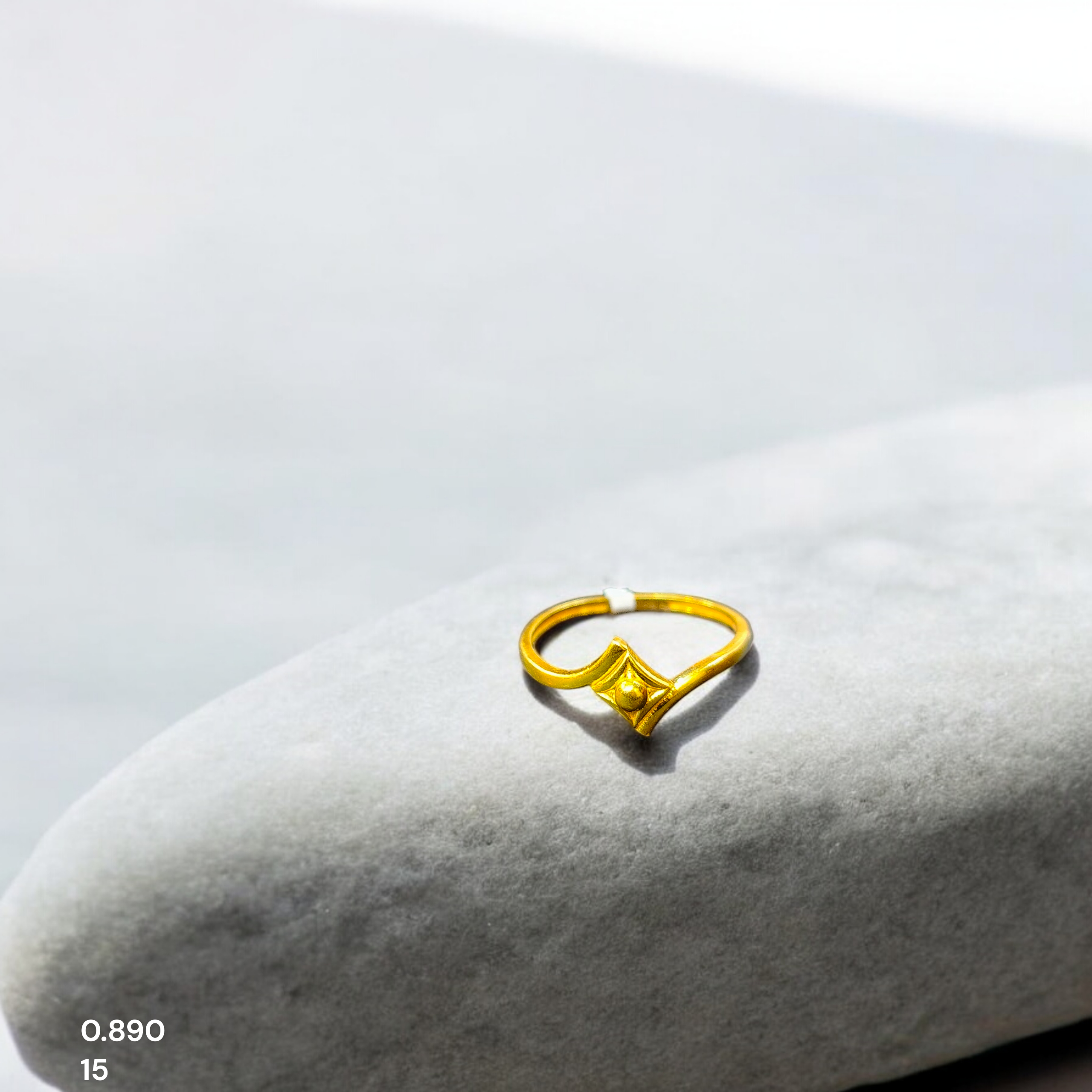 LADIES RING- TRJ (SIZE:15) WGT: 0.890 GM APPROX BIS CERTIFIED HUID HALLMARK 9KT GOLD FINGER RING FOR WOMEN 1 PIECE.