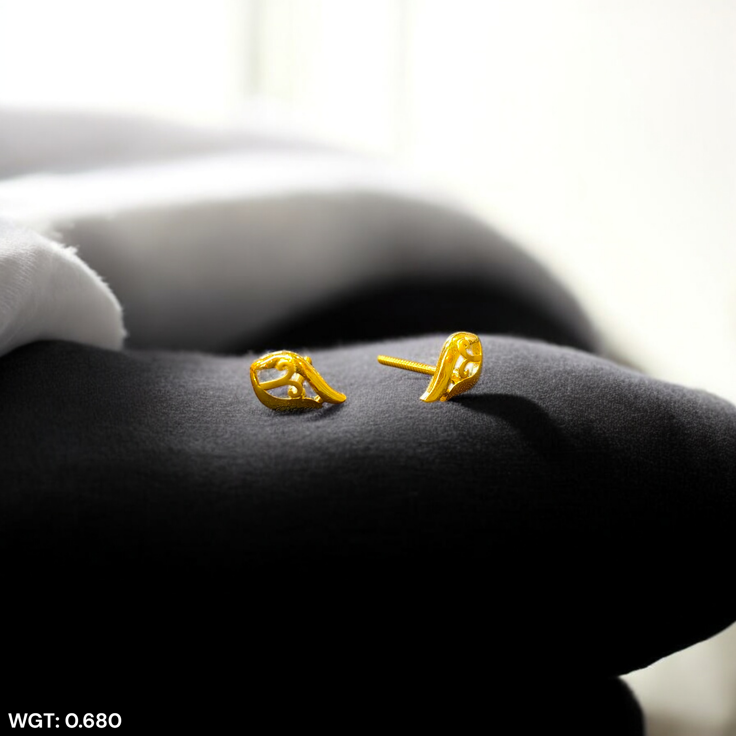 (GSE9) TRJ BABY TOPS WGT: 0.680 GM APPROX BIS CERTIFIED HUID HALLMARK 9KT GOLD STUD EARRINGS FOR WOMEN 1 PAIR FOR REGULAR USE.