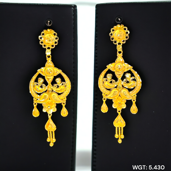 (GEK) TRJ WGT: 5.430 GM APPROX HUID HALLMARK 22KT GOLD EARRINGS KANBALA 1 PAIR FOR WOMEN.