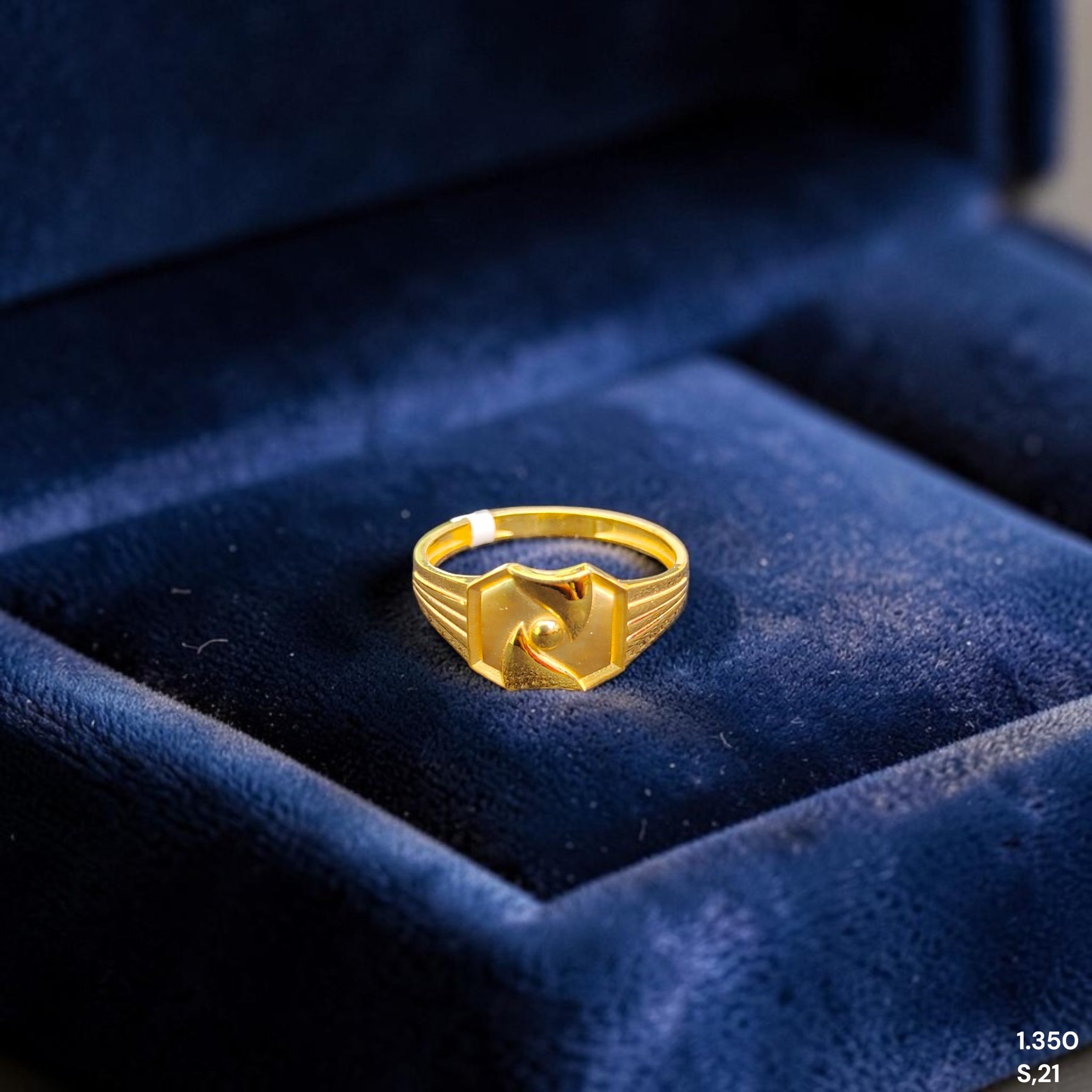 GENTS RING- TRJ (SIZE:21) WGT: 1.350 GM APPROX BIS CERTIFIED HUID HALLMARK 375 9KT GOLD FINGER RING FOR MEN 1 PIECE.