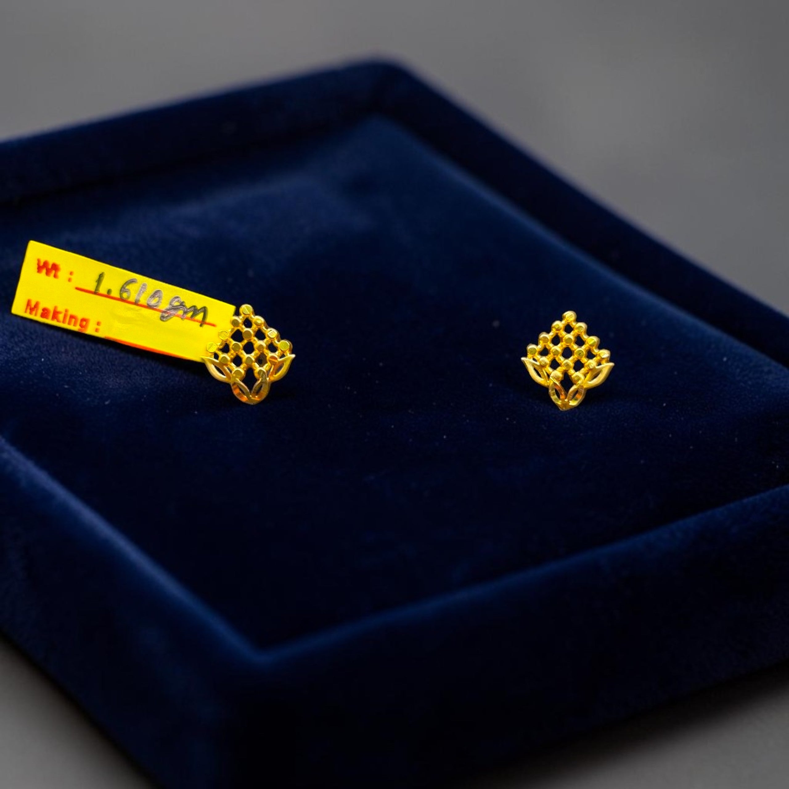 GOLD TOPS- BIS CERTIFIED (WGT: 1.610 GM APPROX) HUID HALLMARK 375 9KT GOLD TOPS 1 PAIR BEST FOR MARRIAGE GIFT.