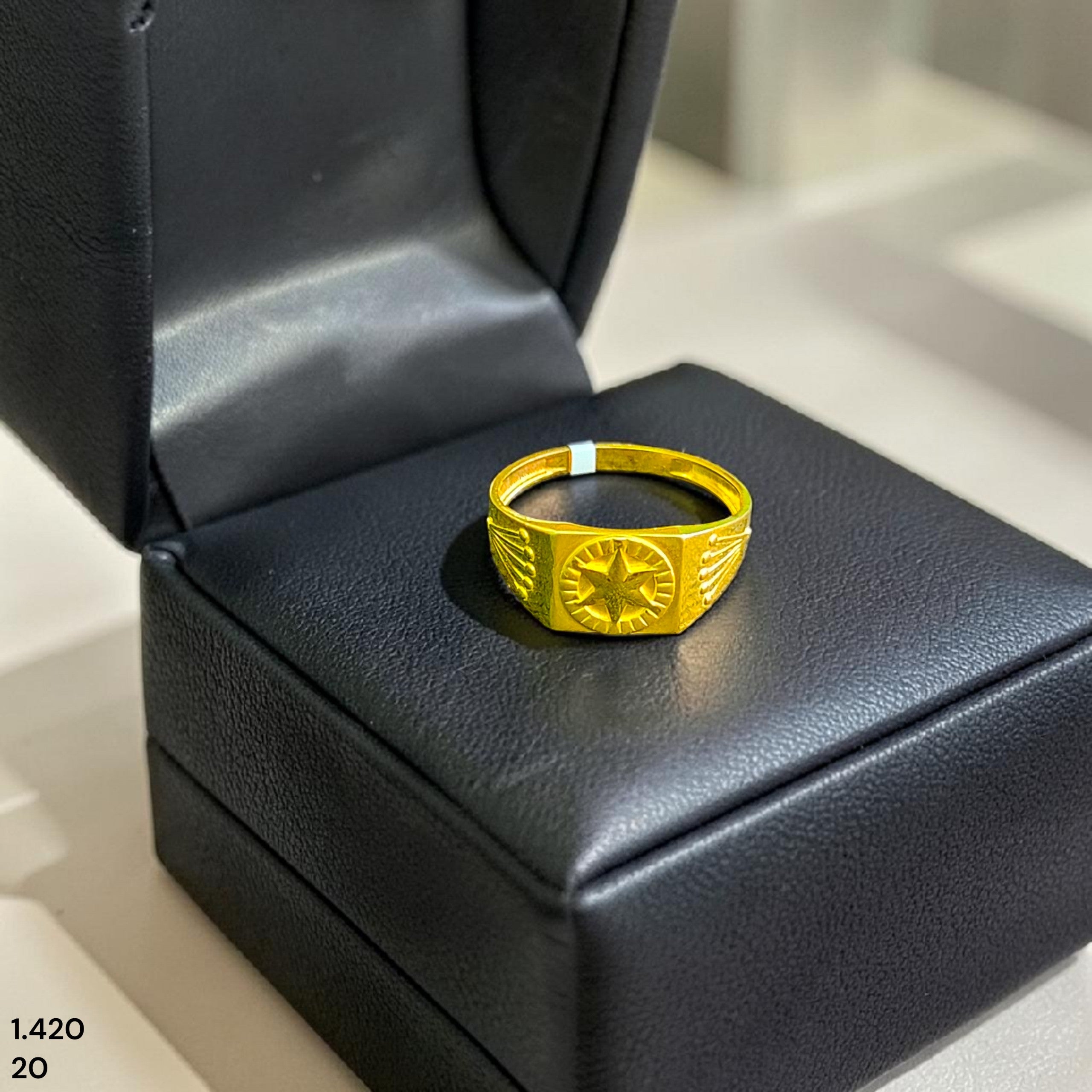 GENTS RING- TRJ (SIZE:20) WGT: 1.420 GM APPROX BIS CERTIFIED HUID HALLMARK 375 9KT GOLD FINGER RING FOR MEN 1 PIECE.