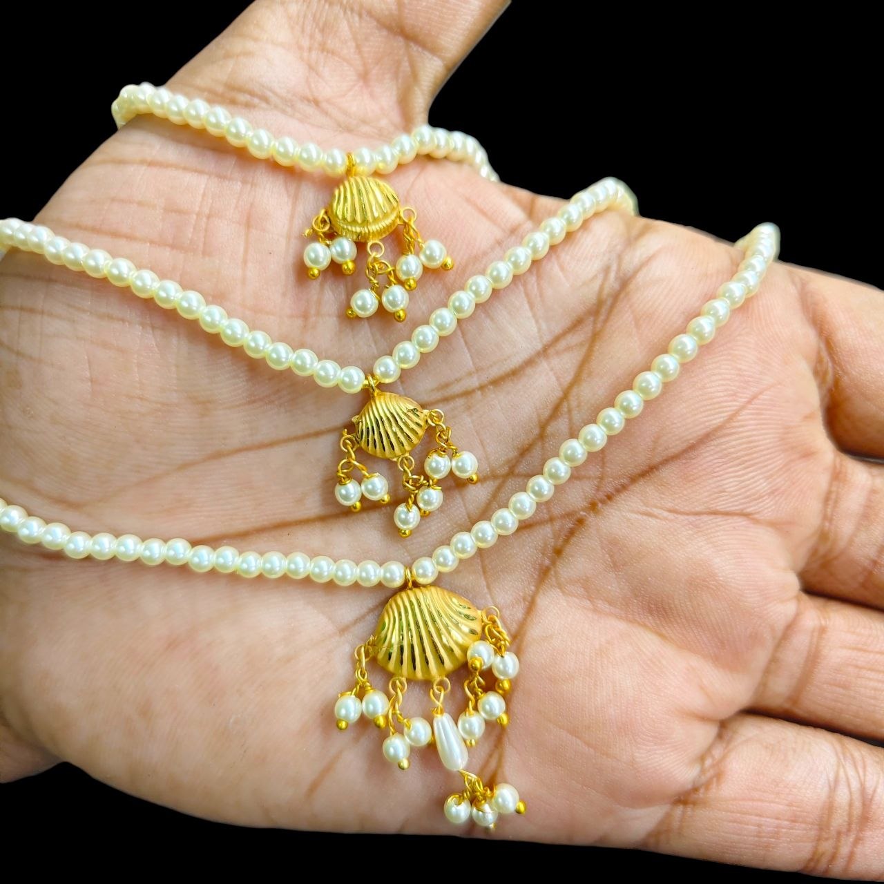 (GMH)- (WGT: 0.690 GM APPROX) BIS CERTIFIED HUID HALLMARK 9KT GOLD MOTI SITAHAR NECKLACE 1 PIECE WITH ADJUSTABLE TASSEL.