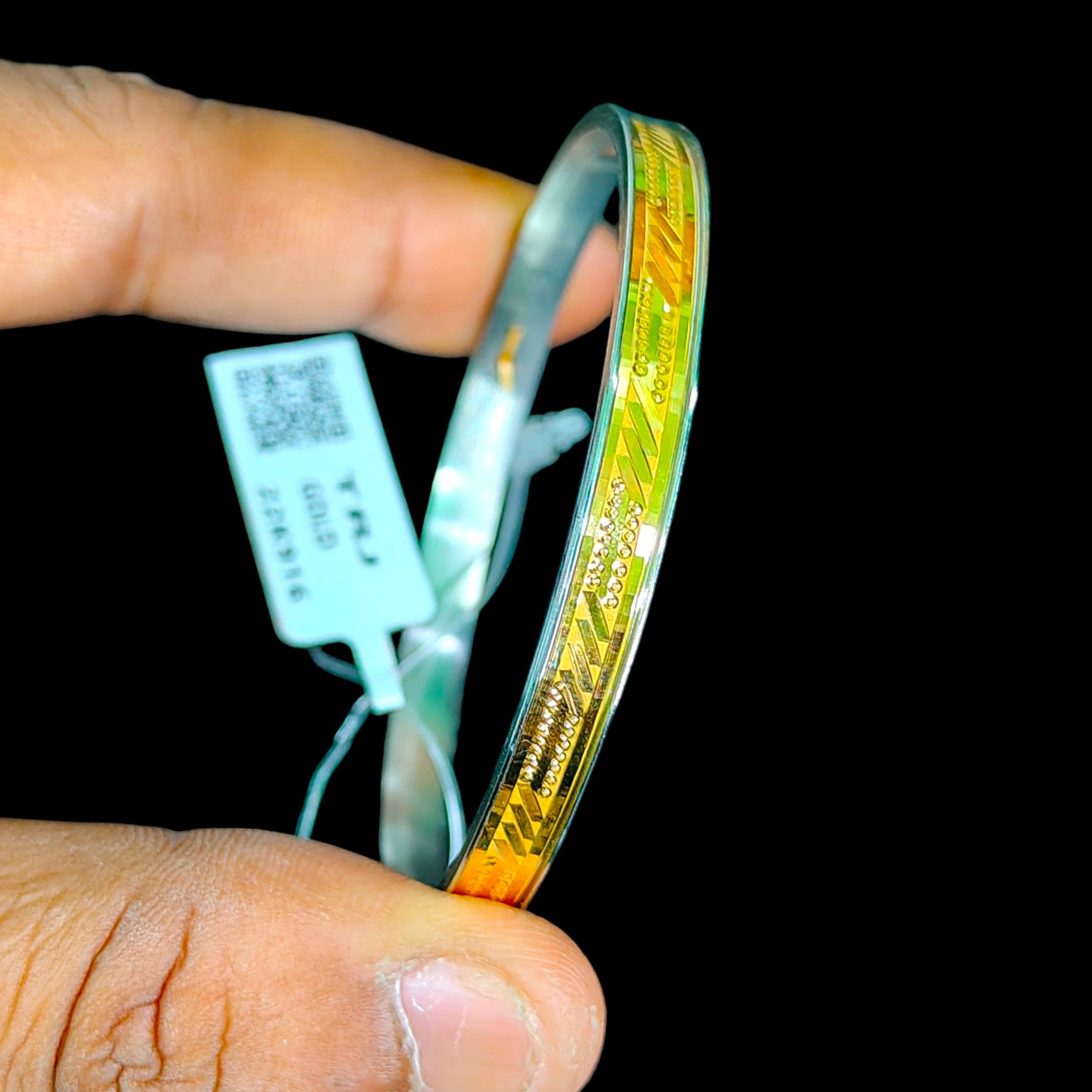 GOLD CHURI NOA- (SIZE: 23) WGT: 1.100 GM APPROX 22KT HUID HALLMARK GOLD NOA BANGLES 1 PIECE.