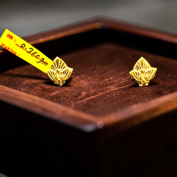 GOLD TOPS- BIS CERTIFIED (WGT: 0.360 GM APPROX) HUID HALLMARK 375 9KT GOLD TOPS 1 PAIR BEST FOR MARRIAGE GIFT.