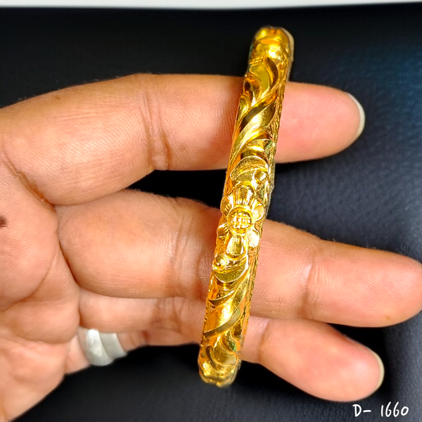 TRJ (SIZE: 28) HALLMARK 22KT GOLD COVERING BALA 1 PIECE APPROX WGT: 2.700 GM WITH XRF BARCODE PURITY CARD FOR WOMEN - (BILL & CARD MANDATORY- FOR EXCHANGE LIFETIME IN STORE ONLY).