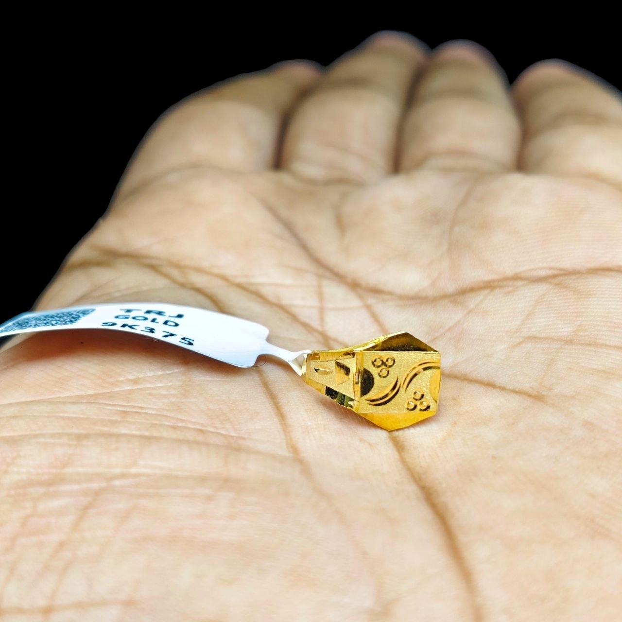 BABY JEWELLERY- TRJ WGT: 0.330 GM APPROX 375 9KT HUID HALLMARK GOLD BABY FINGER RING 1 PIECE FOR RICE CEREMONY & BIRTHDAY.(DZQ4EM)