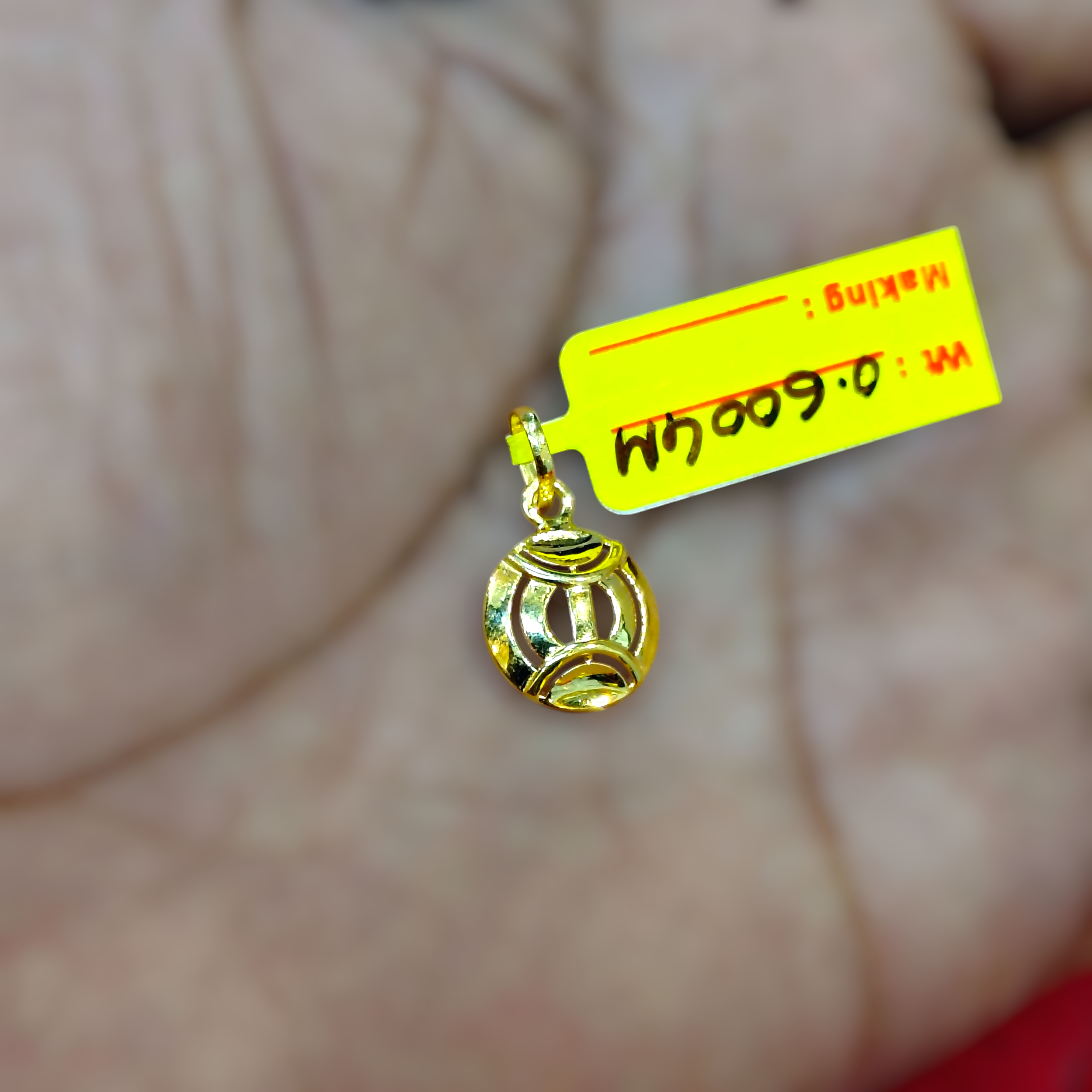 (GLC9) TRJ WGT: 0.600 GM APPROX BIS CERTIFIED HUID HALLMARK 9KT GOLD LOCKET FOR WOMEN 1 PIECE  FOR REGULAR USE CHAIN NOT INCLUDED.
