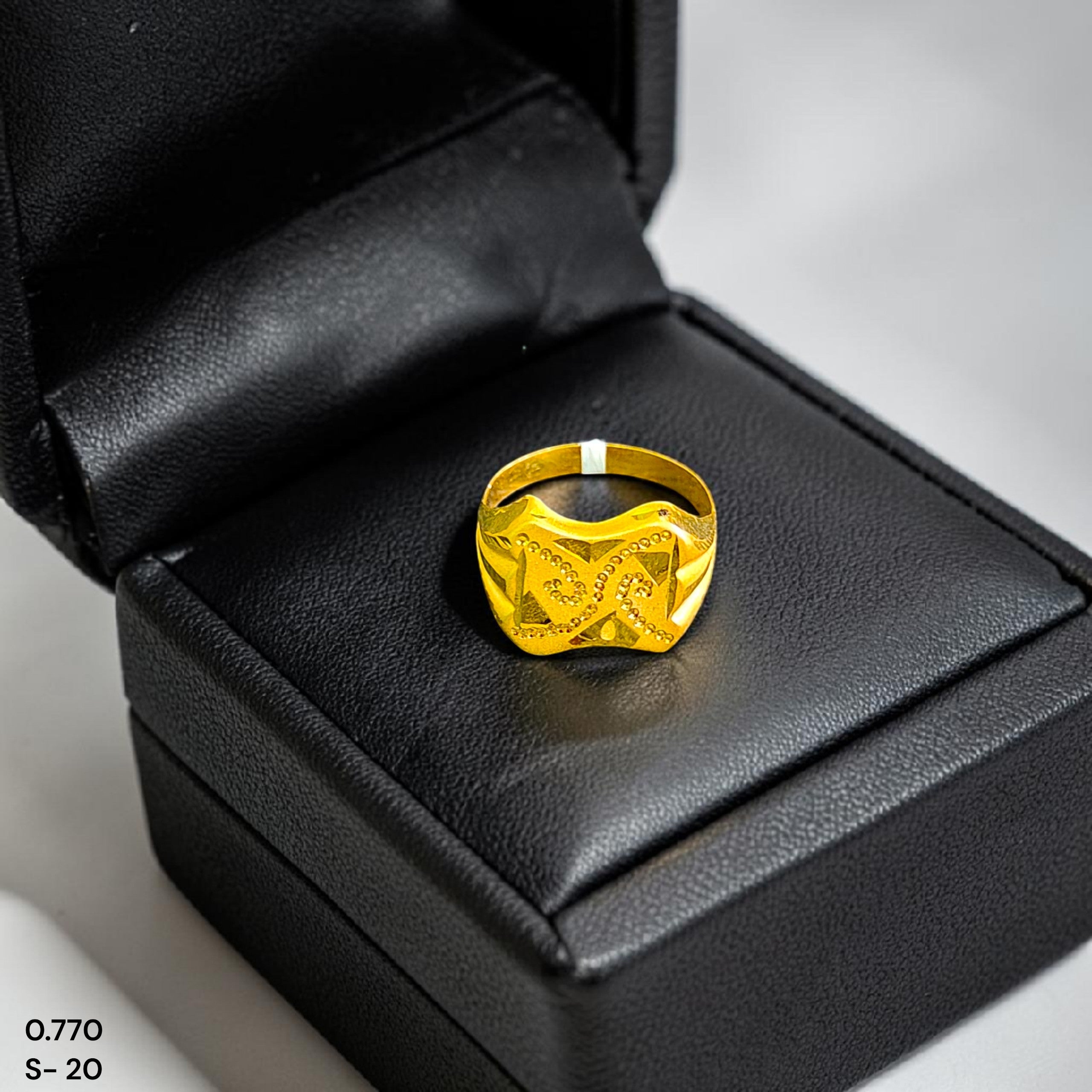 GENTS RING- TRJ (SIZE:20) WGT: 0.770 GM APPROX BIS CERTIFIED HUID HALLMARK 375 9KT GOLD FINGER RING FOR MEN 1 PIECE.