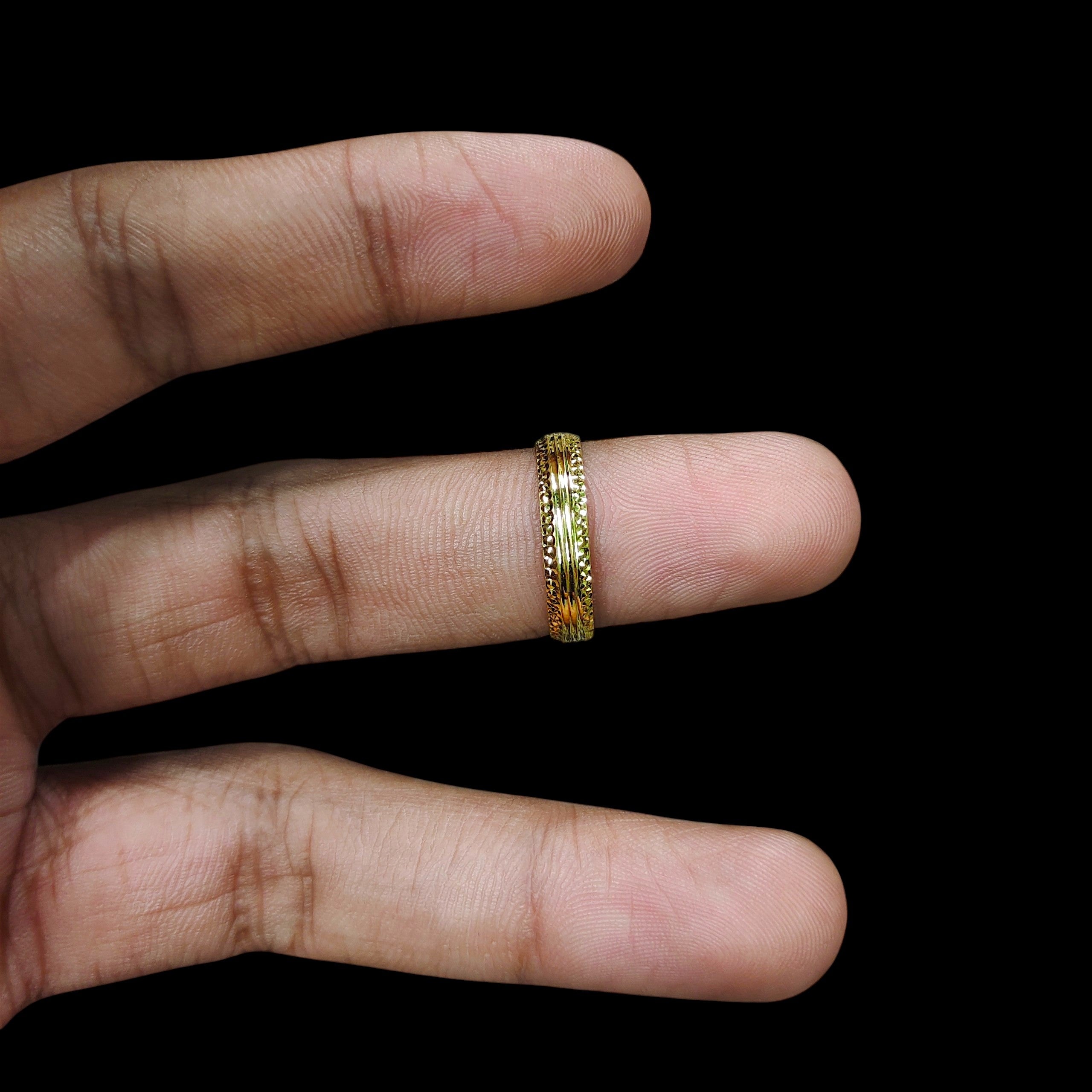 LADIES RING- (SIZE: 17) WGT: 0.720 GM APPROX BIS CERTIFIED HUID HALLMARK 9KT GOLD THUMB RING FOR UNISEX 1 PIECE.