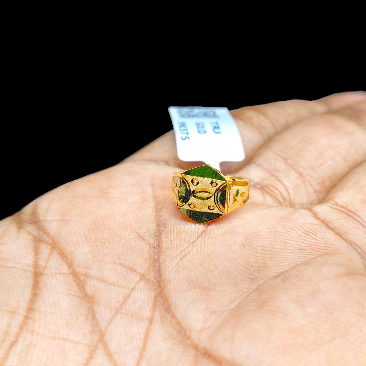 BABY JEWELLERY- TRJ WGT: 0.320 GM APPROX 375 9KT HUID HALLMARK GOLD BABY FINGER RING 1 PIECE FOR RICE CEREMONY & BIRTHDAY.(GMUHMU)