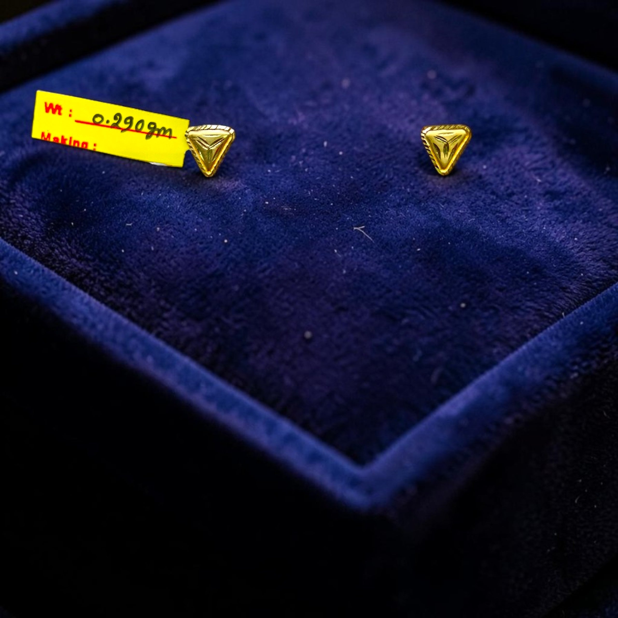 GOLD TOPS- BIS CERTIFIED (WGT: 0.290 GM APPROX) HUID HALLMARK 375 9KT GOLD TOPS 1 PAIR BEST FOR MARRIAGE GIFT.