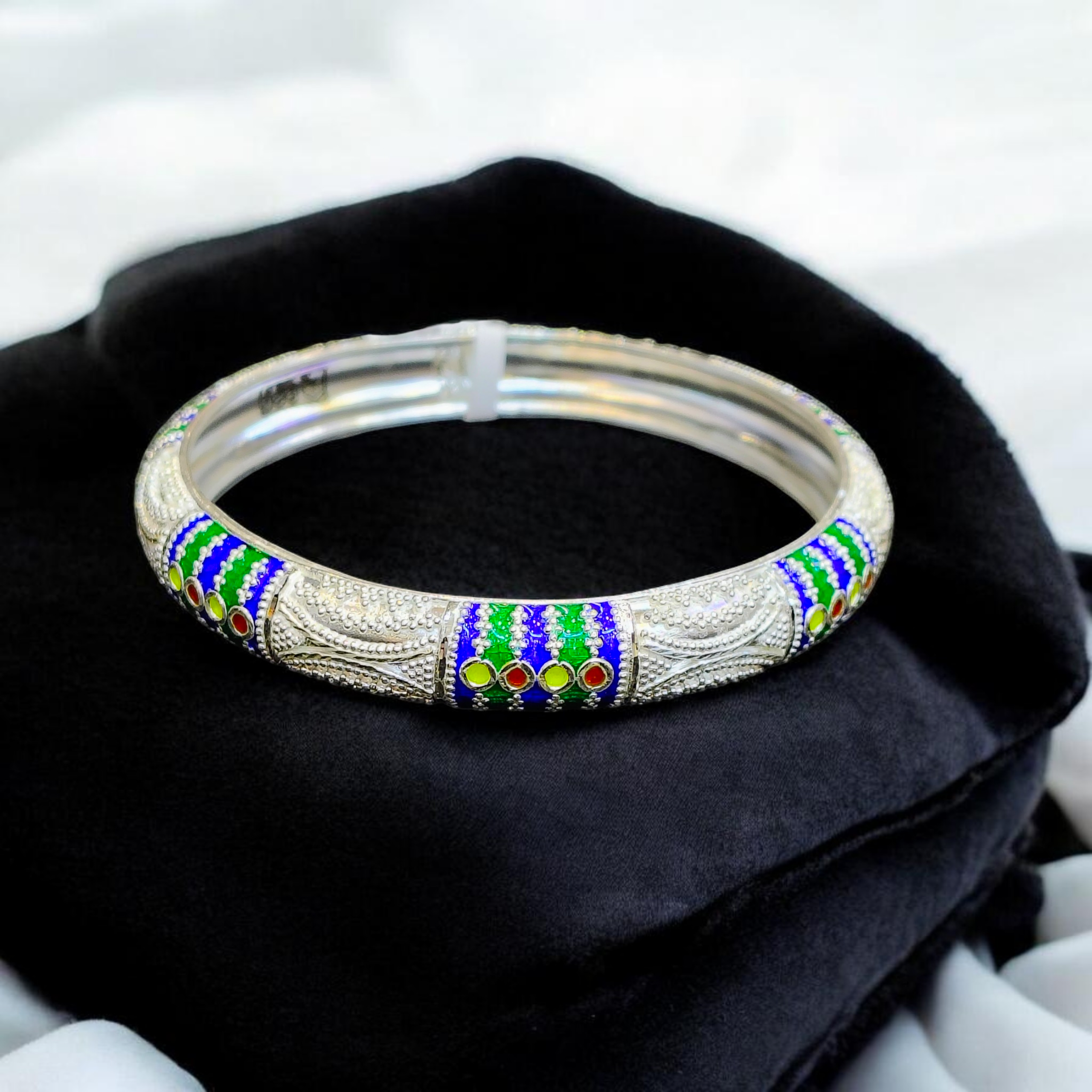 LUXURY SILVER BAUTI- (SIZE 25) CERTIFIED BIS HALLMARK 925 SILVER BAUTI (MANIPUR DESIGN) APPROX WGT: 20.250 GM (1 PIECE) FOR REGULAR USE FOR WOMEN.