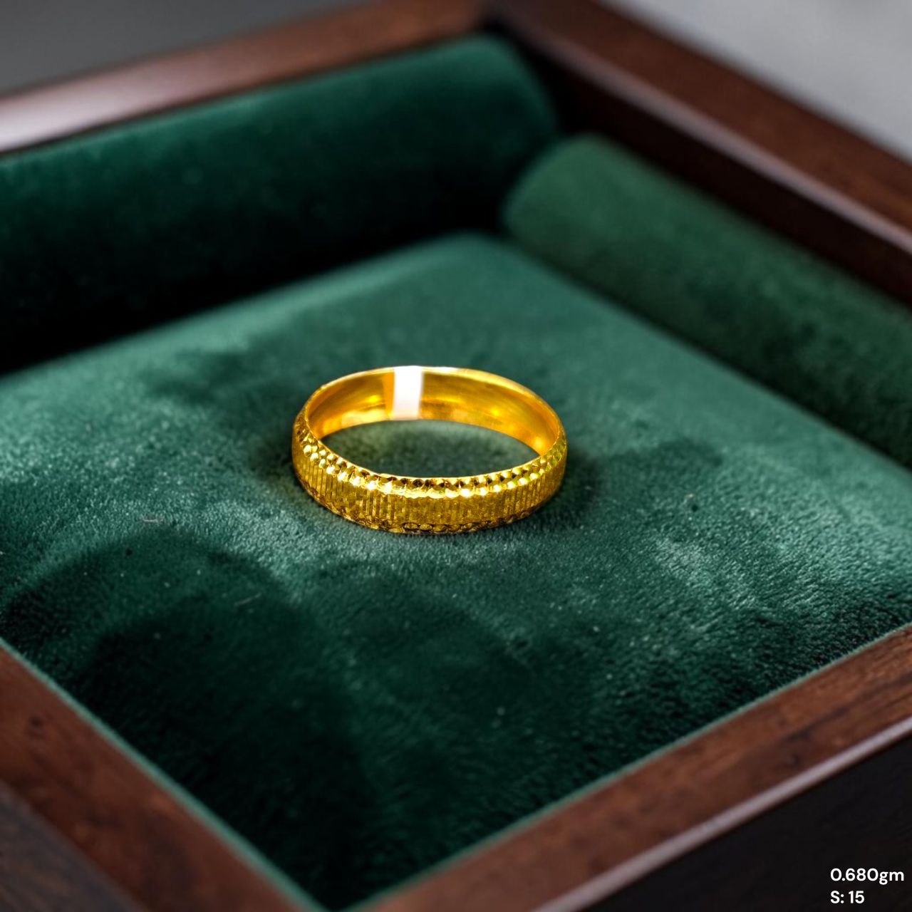 LADIES RING- (SIZE: 15) WGT: 0.680 GM APPROX BIS CERTIFIED HUID HALLMARK 9KT GOLD THUMB RING FOR UNISEX 1 PIECE.