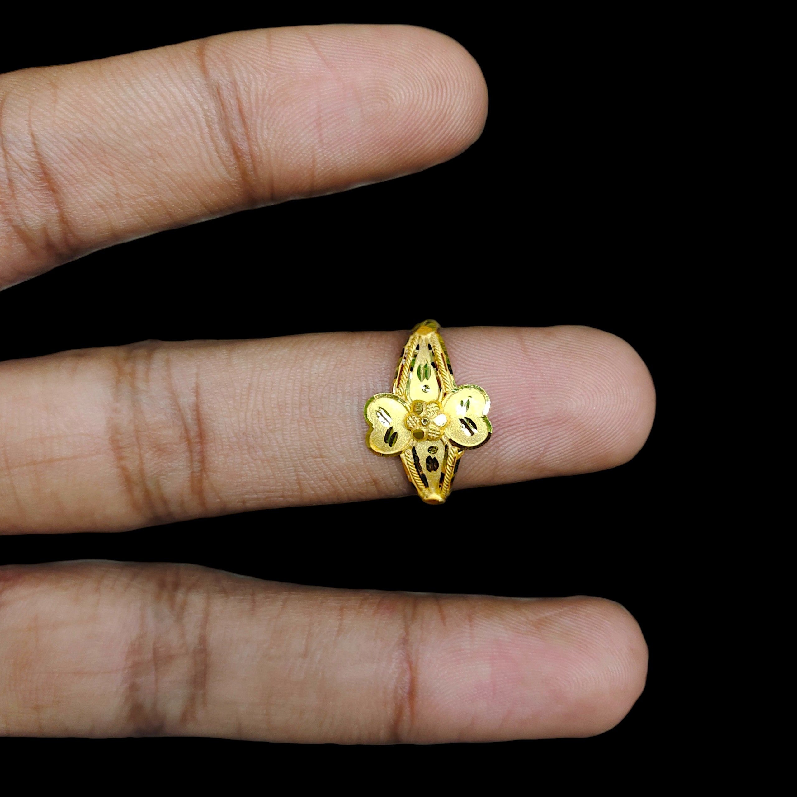 LADIES RING- (SIZE: 15) WGT: 0.750 GM APPROX BIS CERTIFIED HUID HALLMARK 9KT GOLD FINGER RING FOR WOMEN 1 PIECE. (37TXBC)