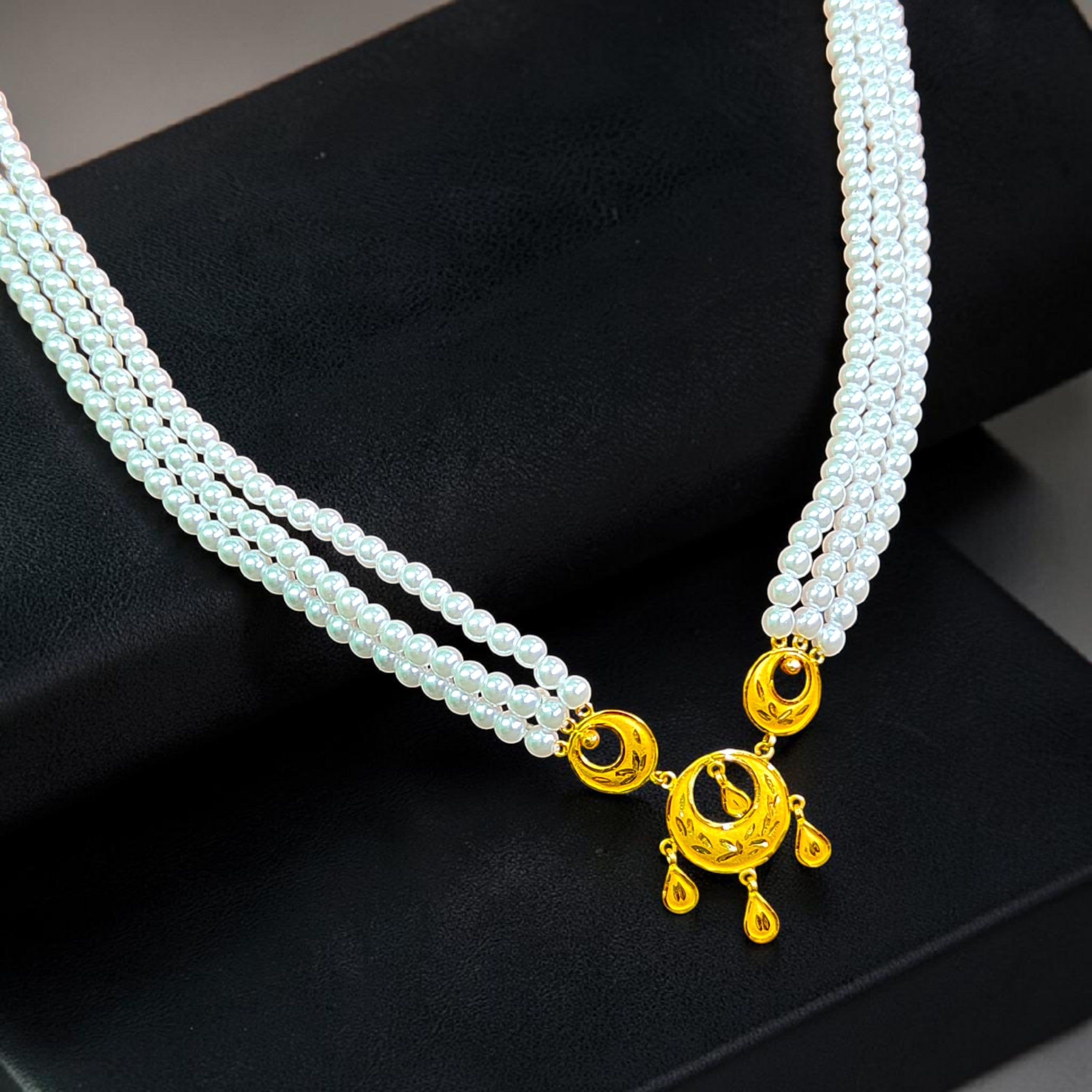 (GMH) TRJ WGT: 1.610 GM APPROX 22KT HUID HALLMARK GOLD MOTI SITAHAR NECKLACE 1 PIECE WITH ADJUSTABLE TASSEL.