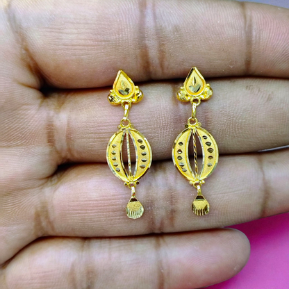 TRJ WGT: 1.440 GM APPROX HUID HALLMARK 22KT GOLD EARRINGS 1 PAIR FOR WOMEN.