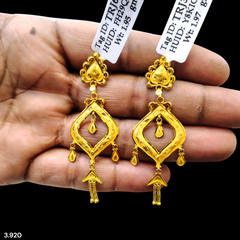 GOLD EARRINGS- BIS CERTIFIED WGT: 3.920 GM APPROX HUID HALLMARK 916 22KT GOLD EARRINGS KANBALA 1 PAIR FOR WOMEN.