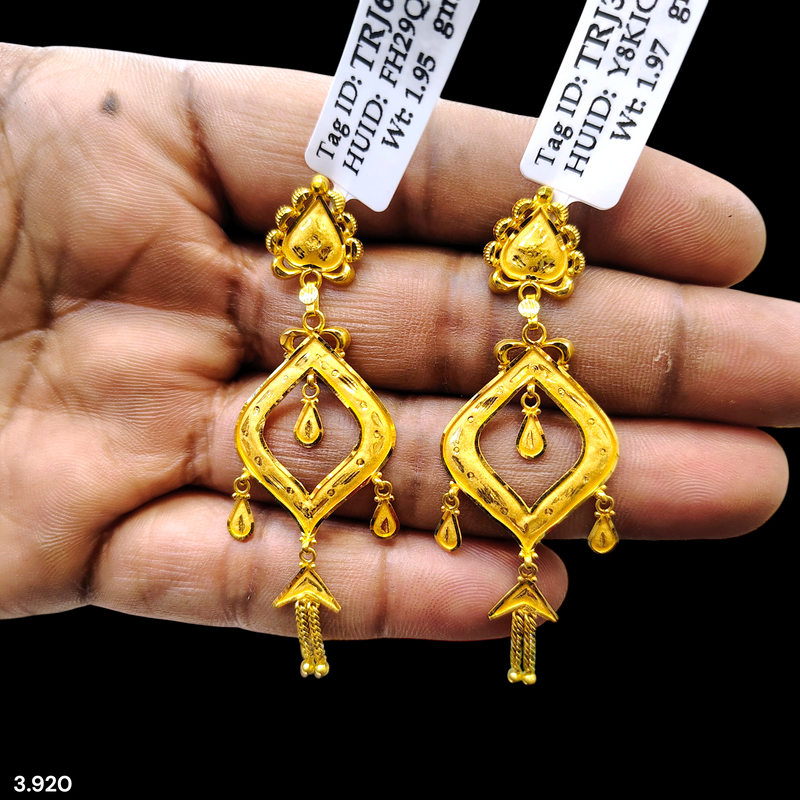 GOLD EARRINGS- BIS CERTIFIED WGT: 3.920 GM APPROX HUID HALLMARK 916 22KT GOLD EARRINGS KANBALA 1 PAIR FOR WOMEN.