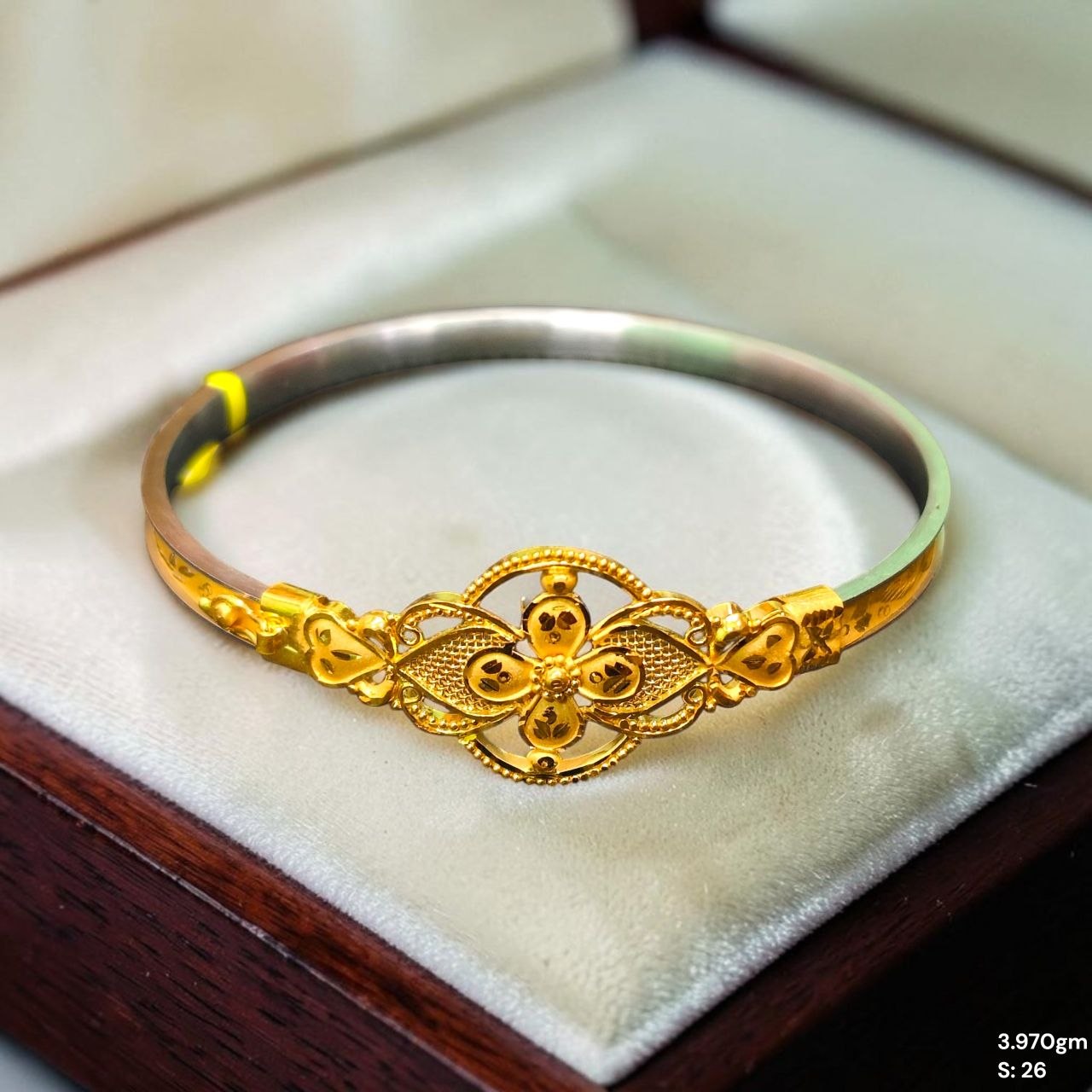 GOLD BRACELET NOA- (SIZE: 26) WGT: 3.970 GM APPROX 22KT HUID HALLMARK GOLD NOA BANGLES 1 PIECE.
