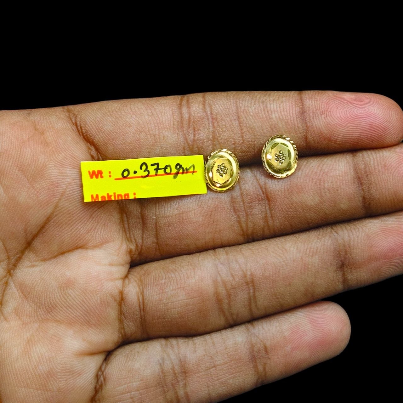 GOLD TOPS- BIS CERTIFIED (WGT: 0.370 GM APPROX) HUID HALLMARK 375 9KT GOLD TOPS 1 PAIR BEST FOR MARRIAGE GIFT.