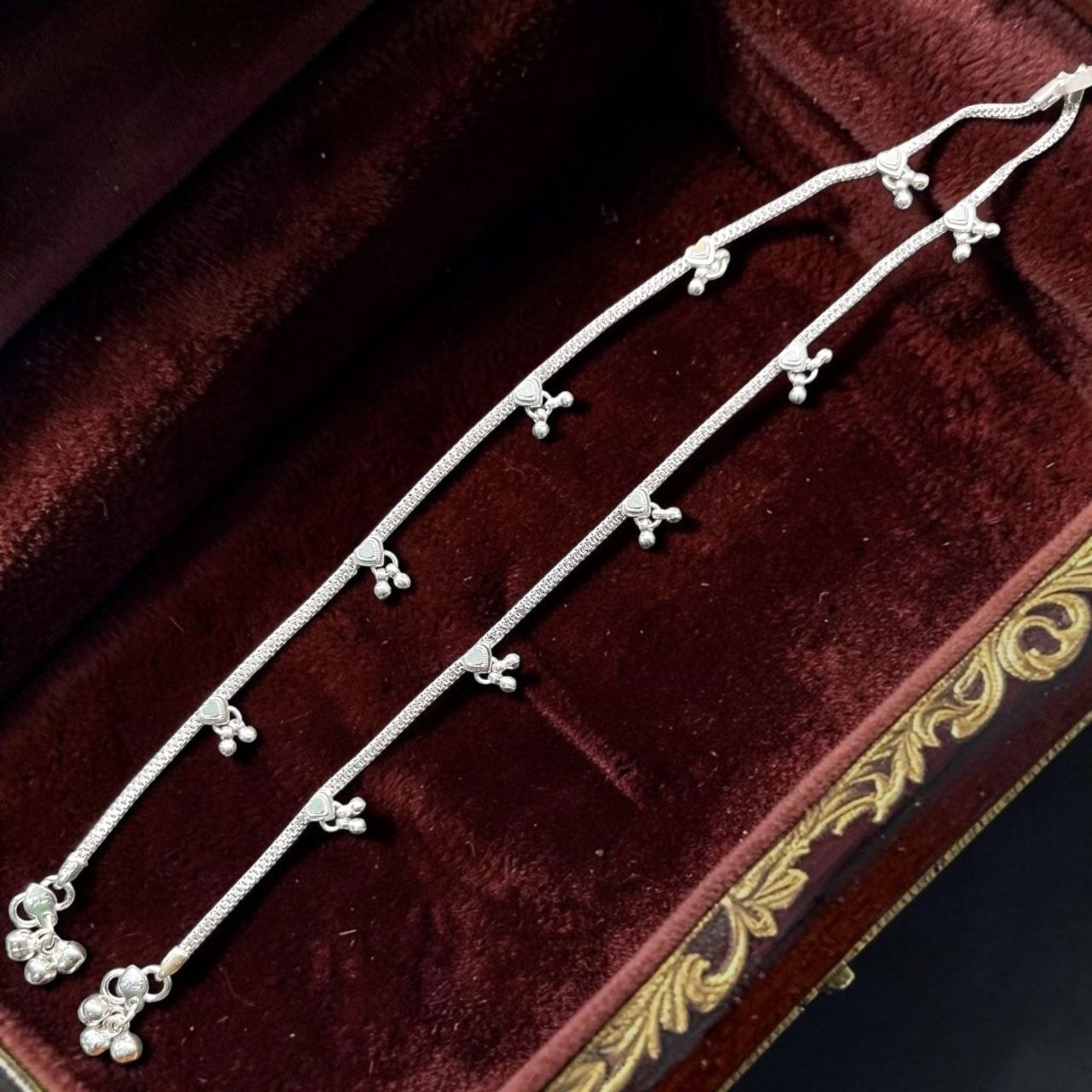 SILVER PAYEL- (WGT: 21.600 GM APPROX) BIS HALLMARK 925 SILVER PAYEL (ANKLET) 1 PAIR LENGTH: 10 INCH FOR WOMEN.
