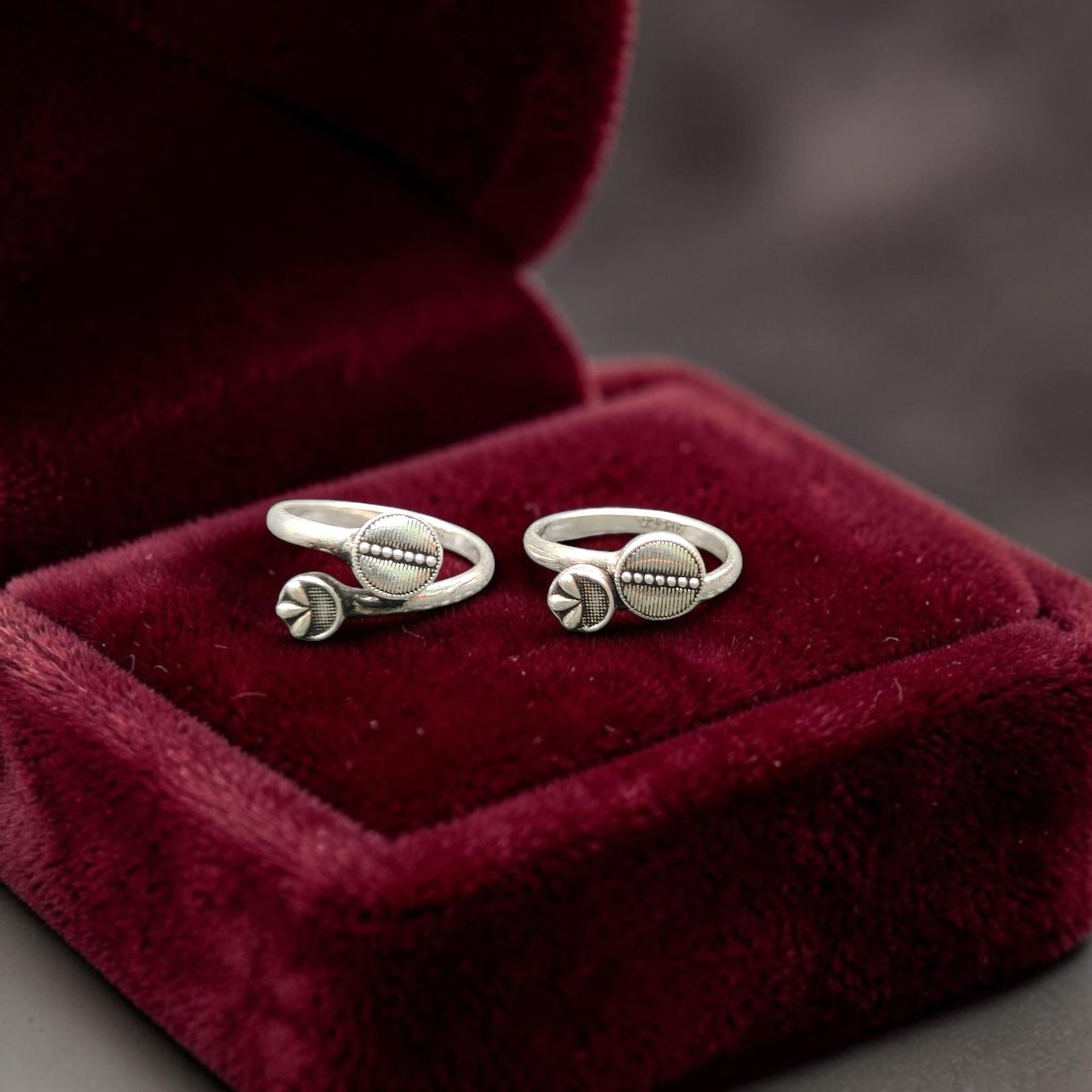 SILVER TOE RING- CERTIFIED BIS HUID HALLMARK 925 SILVER TOE RING (BICHIYA) 1 PAIR FOR REGULAR USE- (SOLD ON MRP).