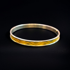 TRJ HUID HALLMARK 22KT GOLD DISCO NOA WGT: 0.210 GM APPROX 1 PIECE (NOT FOR DAILY USE) GET (RANDOM DESIGN)