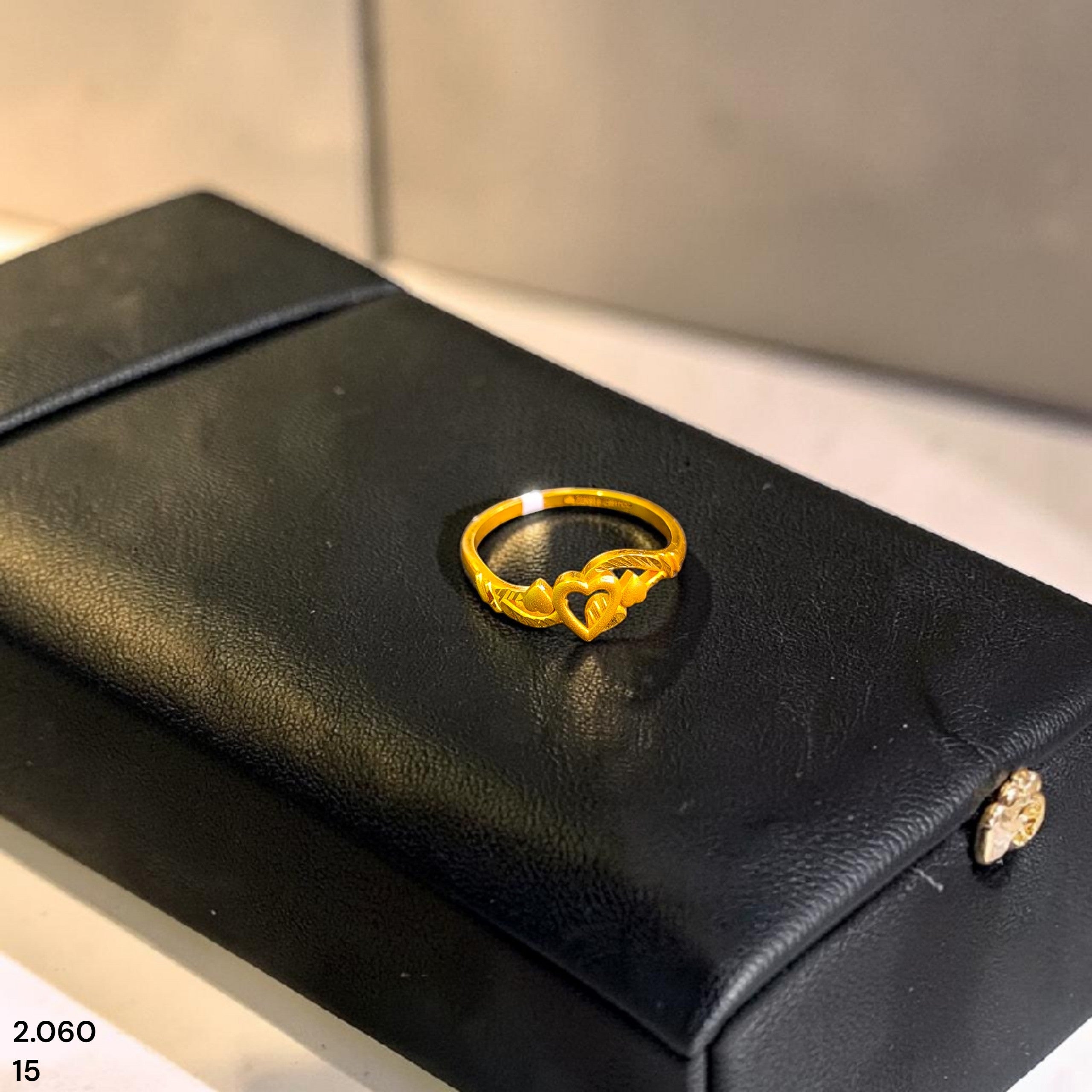 LADIES RING- (SIZE: 15) WGT: 2.060 GM APPROX 22KT HUID HALLMARK GOLD RING FOR WOMEN 1 PIECE.
