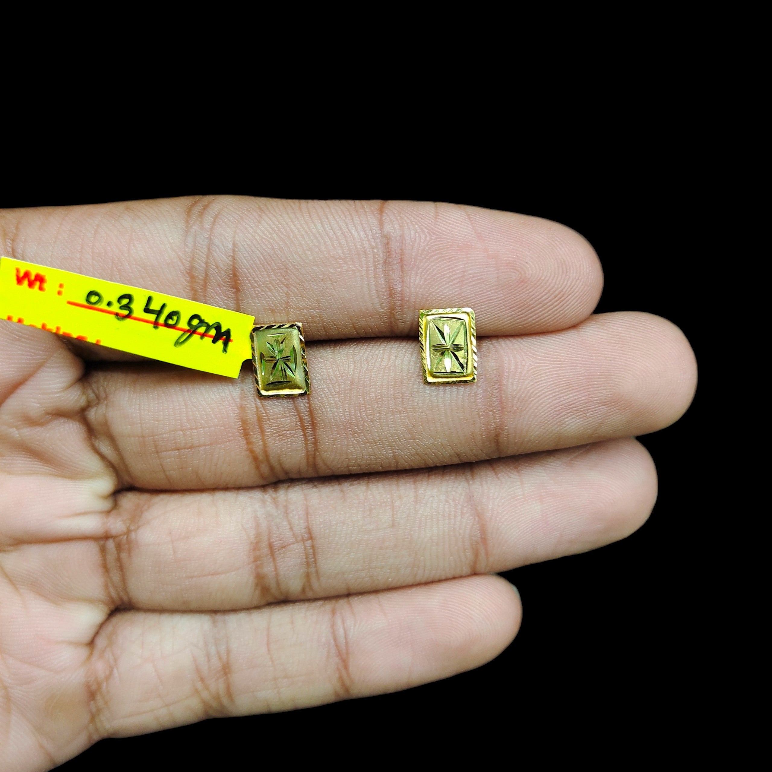 GOLD TOPS- BIS CERTIFIED (WGT: 0.340 GM APPROX) HUID HALLMARK 375 9KT GOLD TOPS 1 PAIR BEST FOR MARRIAGE GIFT.