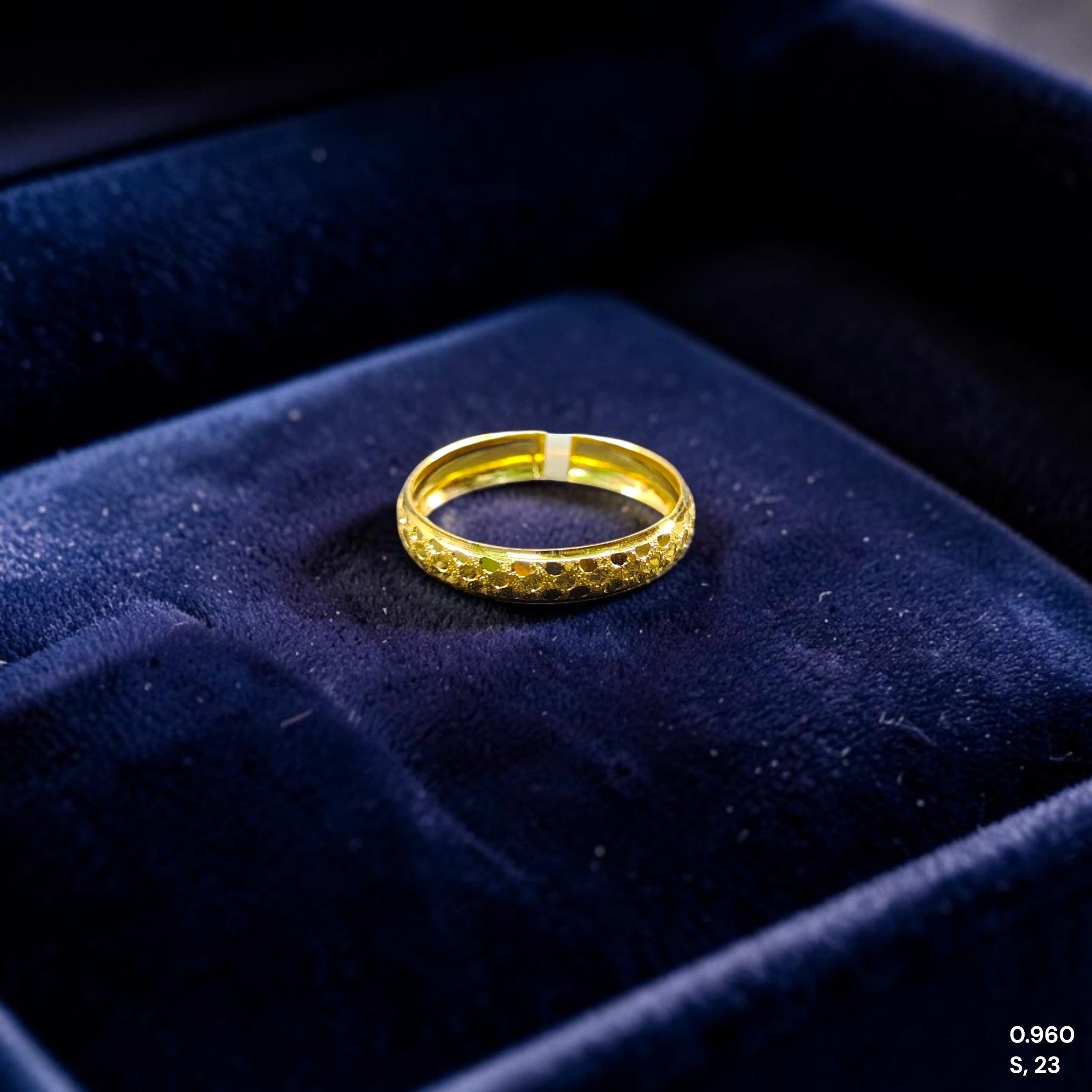 LADIES RING- (SIZE: 23) WGT: 0.960 GM APPROX BIS CERTIFIED HUID HALLMARK 9KT GOLD THUMB RING FOR UNISEX 1 PIECE.