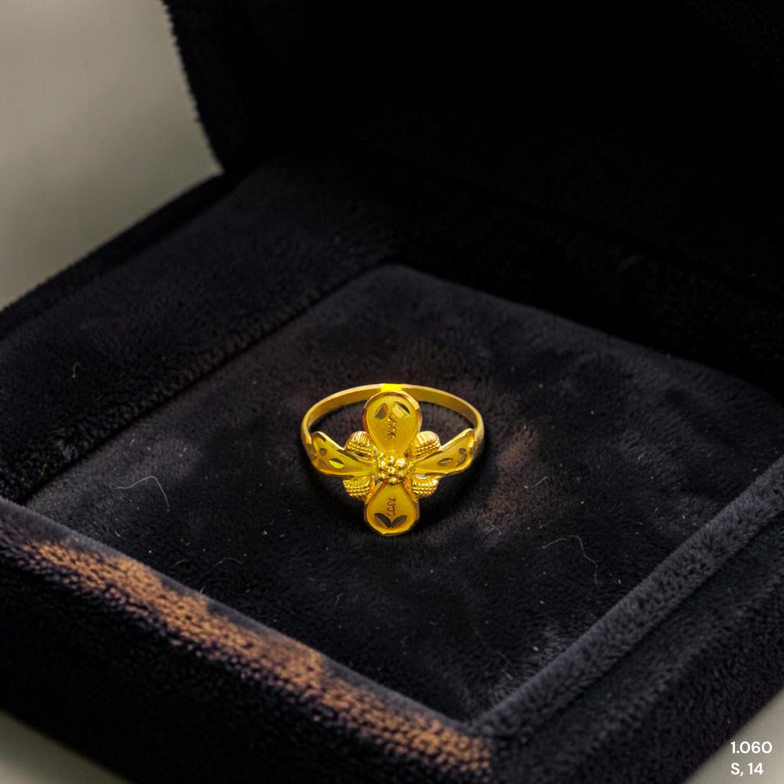 LADIES RING- (SIZE: 14) WGT: 1.060 GM APPROX BIS CERTIFIED HUID HALLMARK 916 22KT GOLD RING FOR WOMEN 1 PIECE.