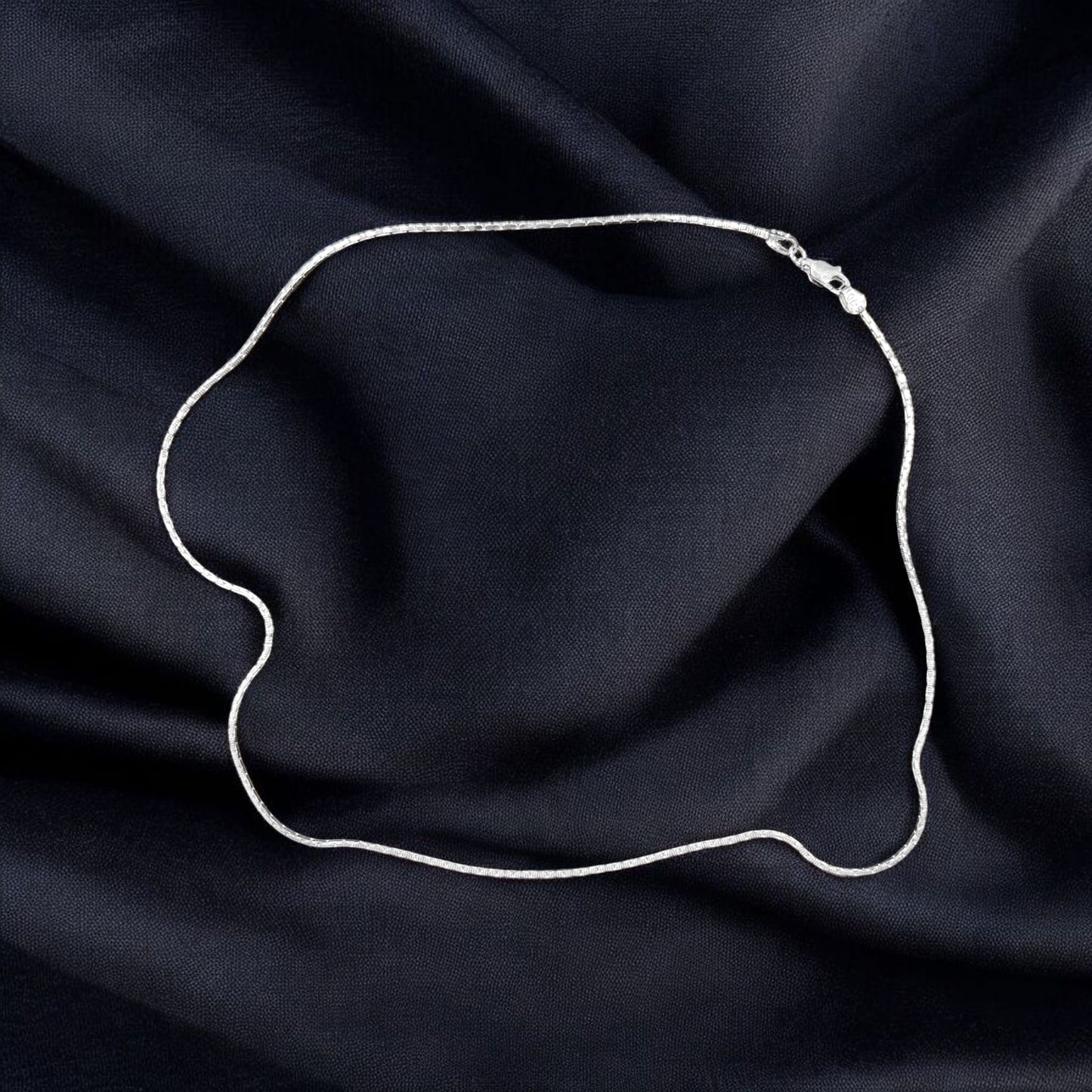 (SLCN) SILVER CHAIN 22 INCH - 625 SILVER CHAIN WGT: 8.880 GM APPROX 1 PIECE (UNISEX DESIGN) FOR MEN AND WOMEN.