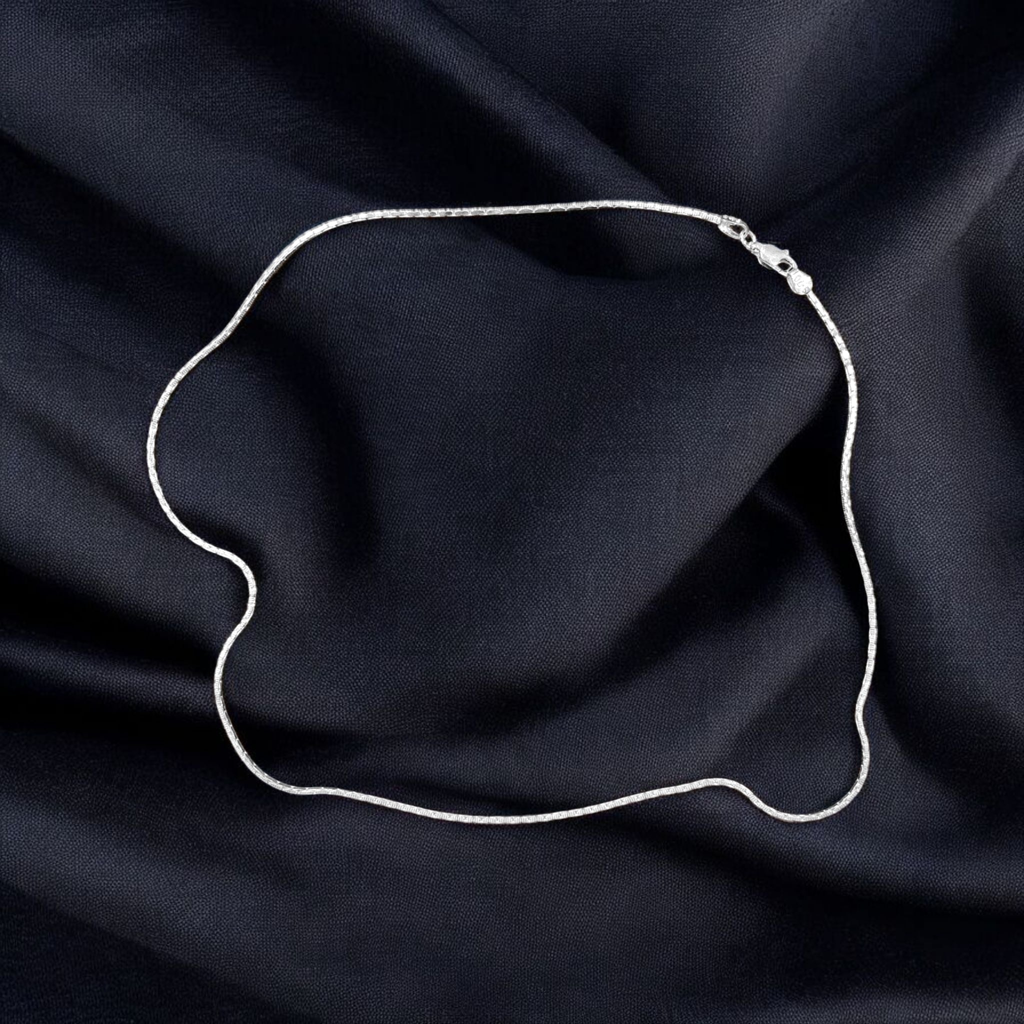 (SLCH) SILVER CHAIN 22 INCH - 625 SILVER CHAIN WGT: 8.880 GM APPROX 1 PIECE (UNISEX DESIGN) FOR MEN AND WOMEN.