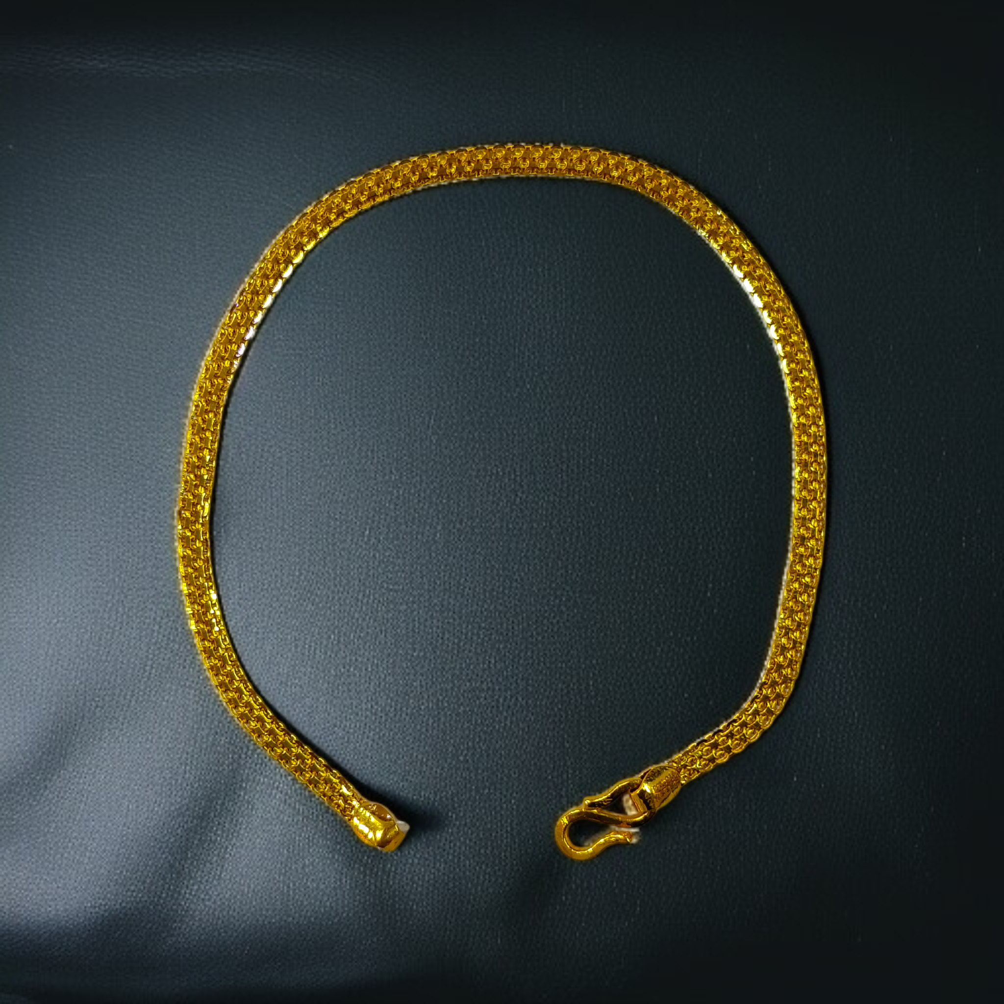 (GMW) TRJ 2X64BF 7.5 INCH WGT: 4.150 GM APPROX HUID HALLMARK 22KT GOLD WRISTLET 1 PIECE FOR UNISEX STYLE.