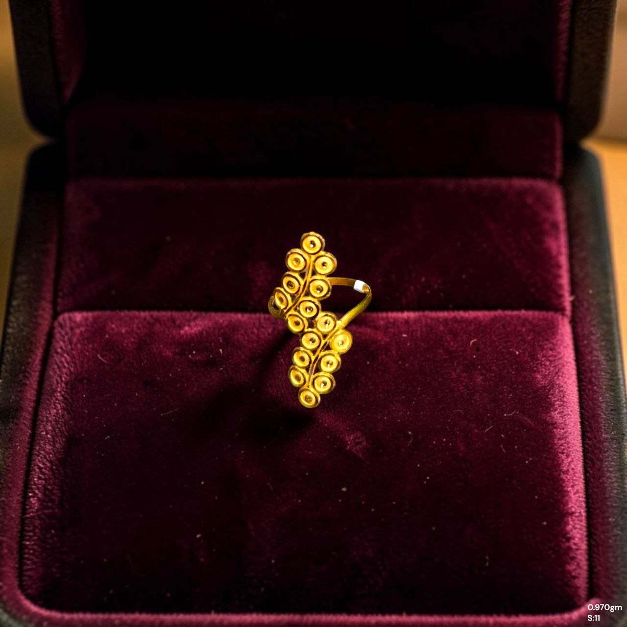 LADIES RING- (SIZE: 11) WGT: 0.970 GM APPROX BIS CERTIFIED HUID HALLMARK 9KT GOLD FINGER RING FOR WOMEN 1 PIECE