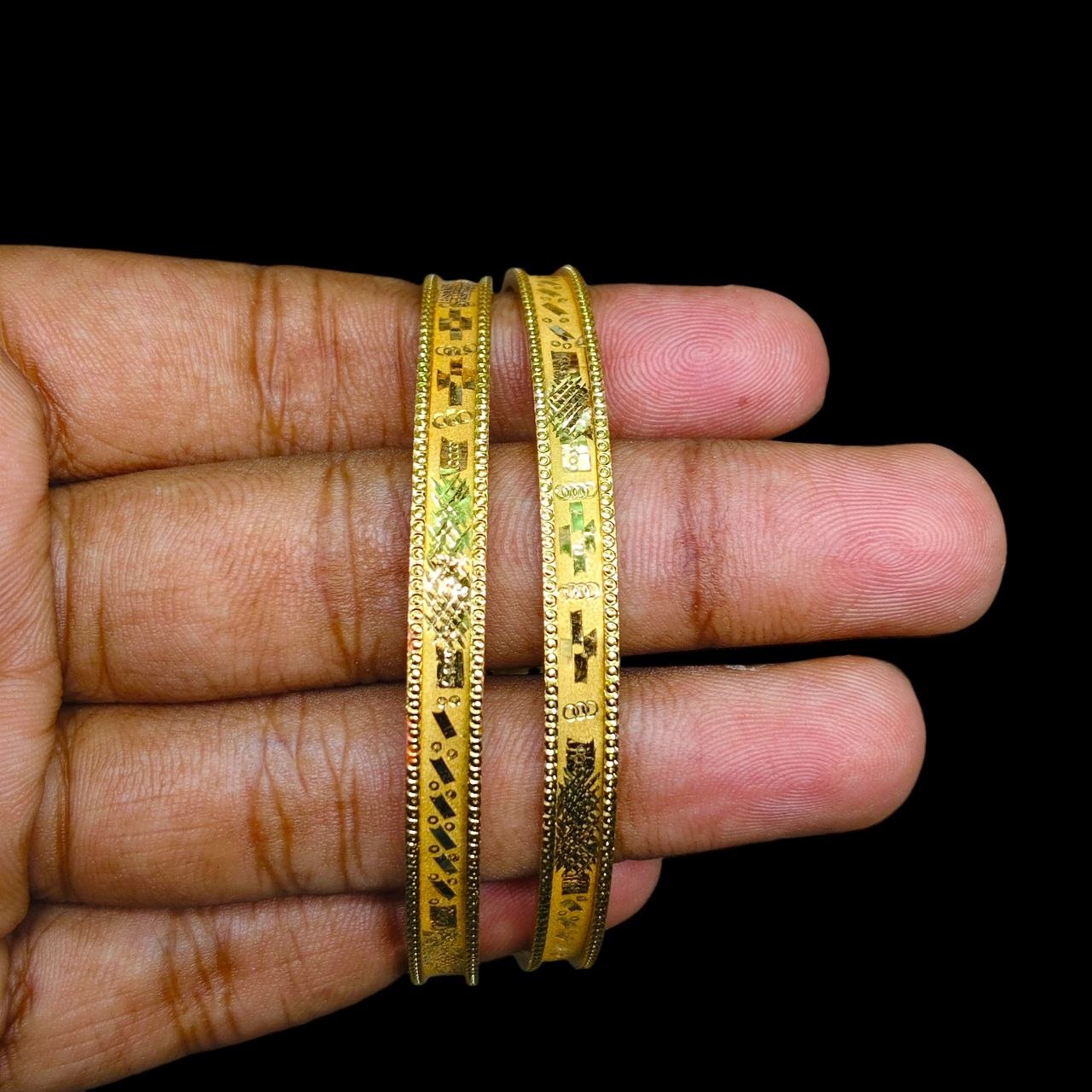 GOLD CHURI NOA- SIZE-27 (WGT: 1.660 GM APPROX) BIS CERTIFIED HUID HALLMARK 22KT GOLD SOCKET CHURI (CHILA PATH DESIGN) 1 PAIR FOR REGULAR USE FOR WOMAN.
