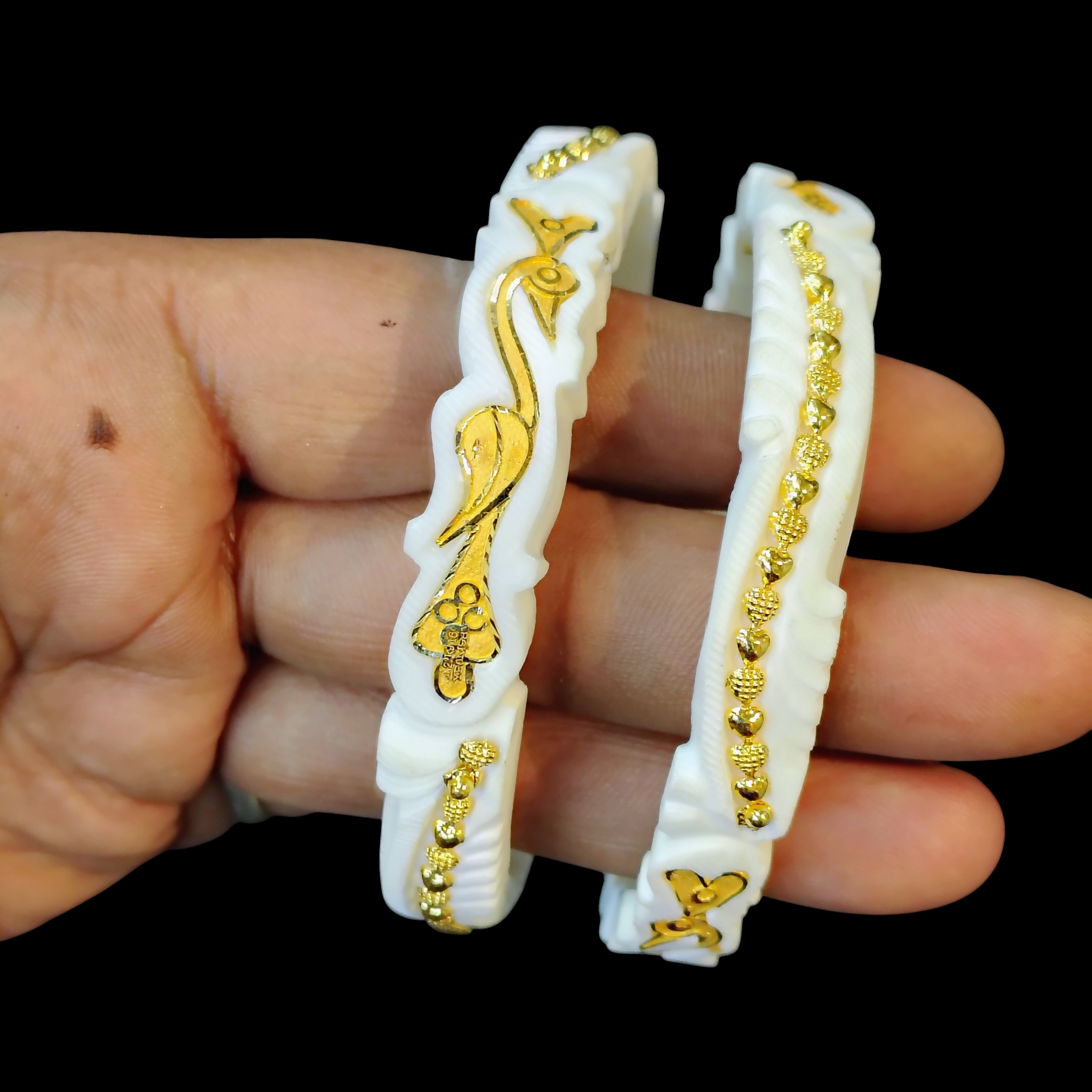 SAKHA BADHANO- (SIZE: 26) WGT: 4.350 GM APPROX HUID HALLMARK 22KT GOLD DESIGN SAKHA BADHANO BANGLES 1 PAIR DESIGN FOR REGULAR USE.