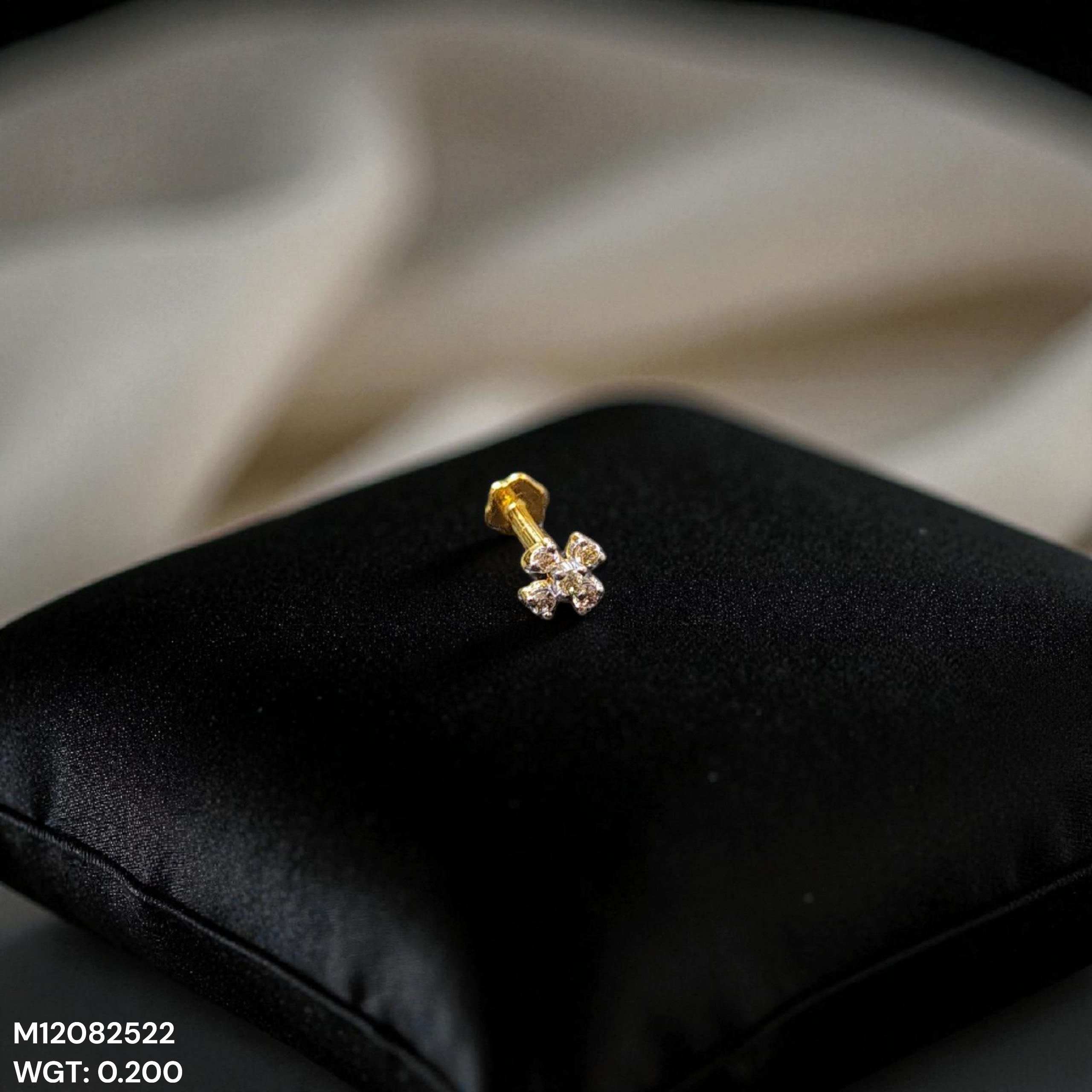 (GNP) RAJLAXMI DIAMOND JEWELLERY - WGT: 0.200 GM - NATURAL DIAMOND (0.04 CENT) HUID HALLMARK 18KT DIAMOND NOSEPIN FOR WOMEN WITH CERTIFICATE OF AUTHENTICITY BY IGJI (DESIGN NO: M12082522).