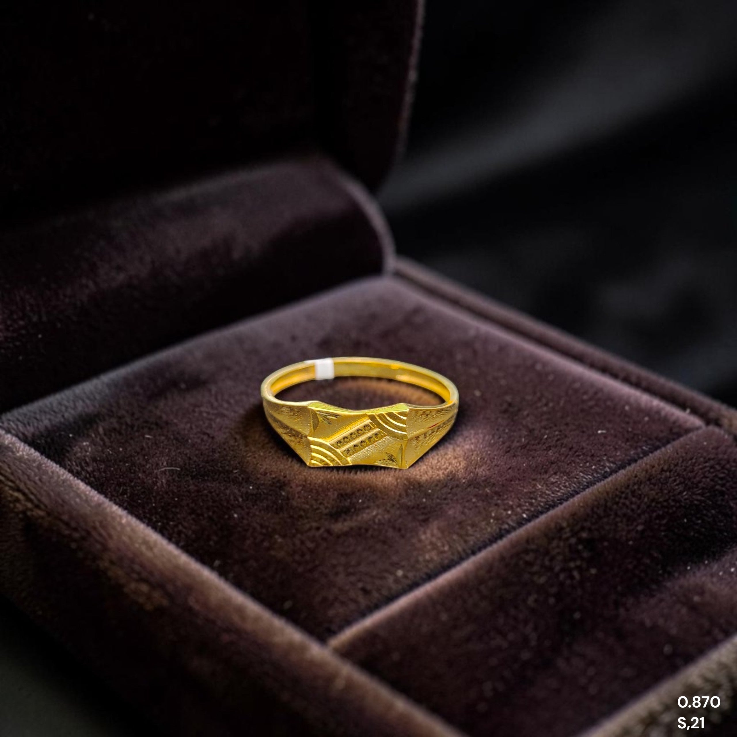 GENTS RING- TRJ (SIZE:21) WGT: 0.870 GM APPROX BIS CERTIFIED HUID HALLMARK 375 9KT GOLD FINGER RING FOR MEN 1 PIECE.