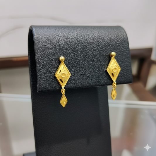 (GSE22) BIS CERTIFIED WGT: 0.650 GM APPROX HUID HALLMARK 916 22KT GOLD TOPS 1 PAIR FOR WOMEN.