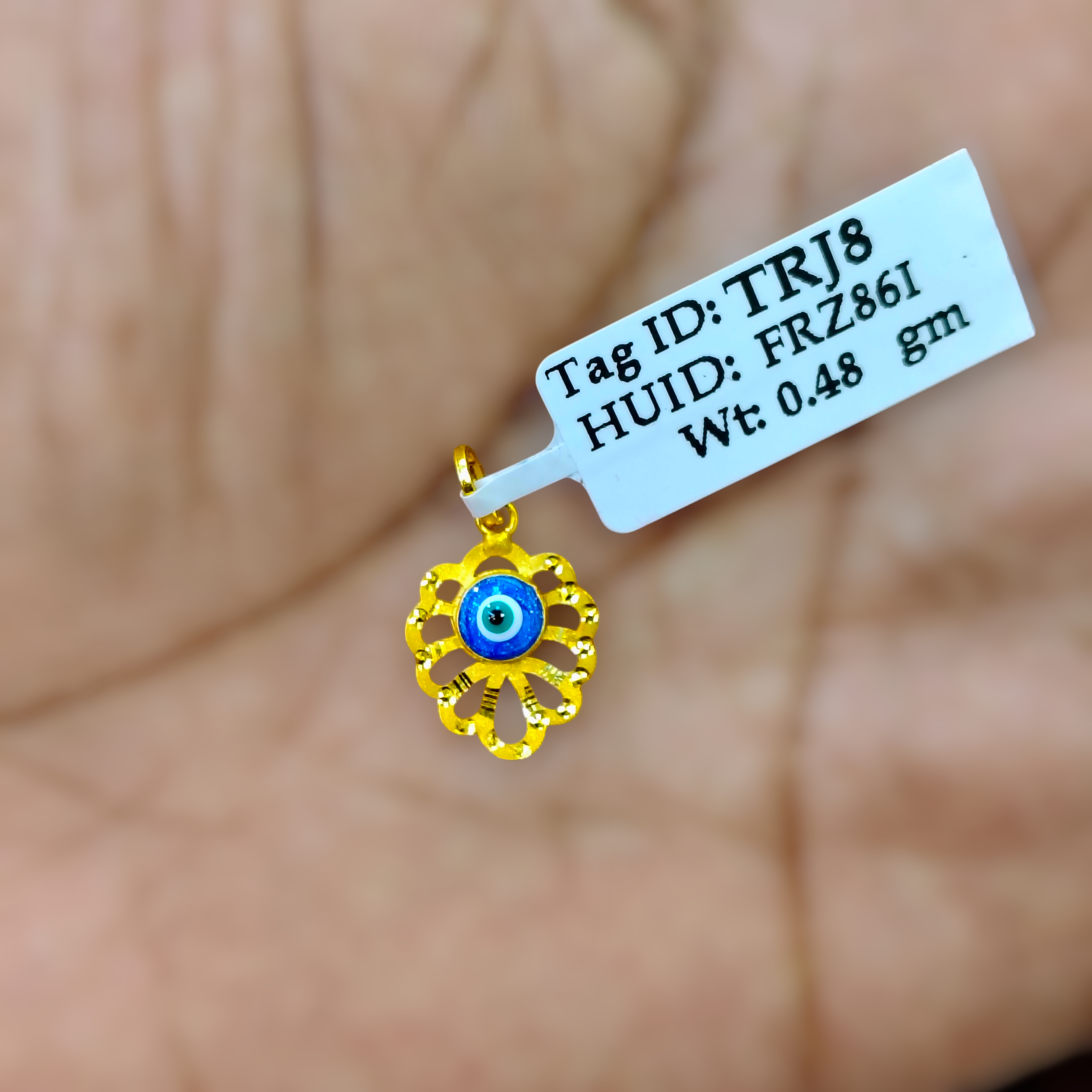 (GLC22) LOCKET WGT: 0.480 GM APPROX BIS CERTIFIED HUID HALLMARK 916 22KT GOLD LOCKET 1 PIECE FOR UNISEX. (CHAIN NOT INCLUDED).