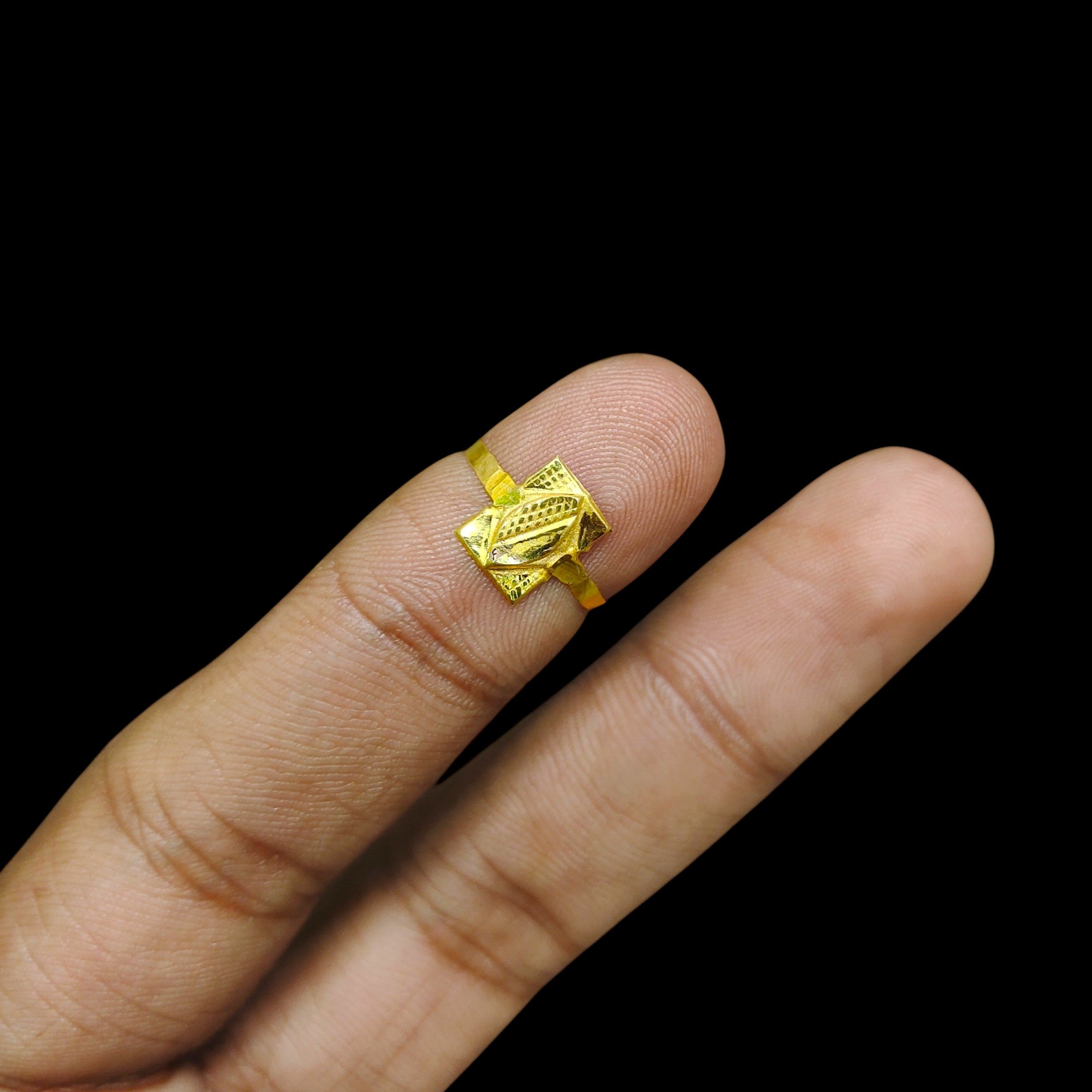 BABY JEWELLERY- TRJ WGT: 0.140 GM APPROX 375 9KT HUID HALLMARK GOLD BABY FINGER RING 1 PIECE FOR RICE CEREMONY & BIRTHDAY.