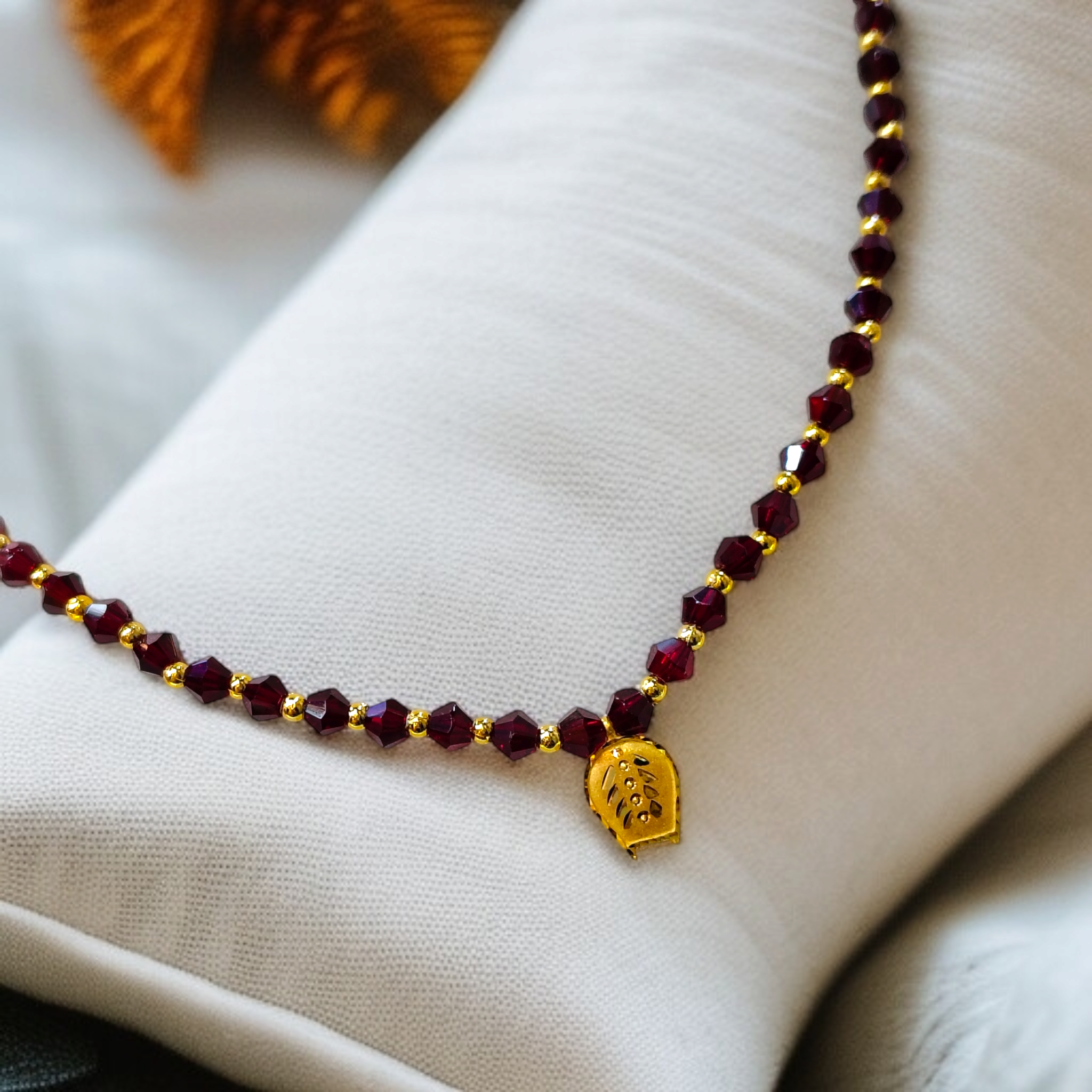 (GML) TRJ WGT: 0.100 GM APPROX KDM GOLD KULO DESIGN LOCKET 1 PIECE WITH MAROON CRYSTAL ADJUSTABLE TASSEL FOR GIFT PURPOSE (50 TONCH).
