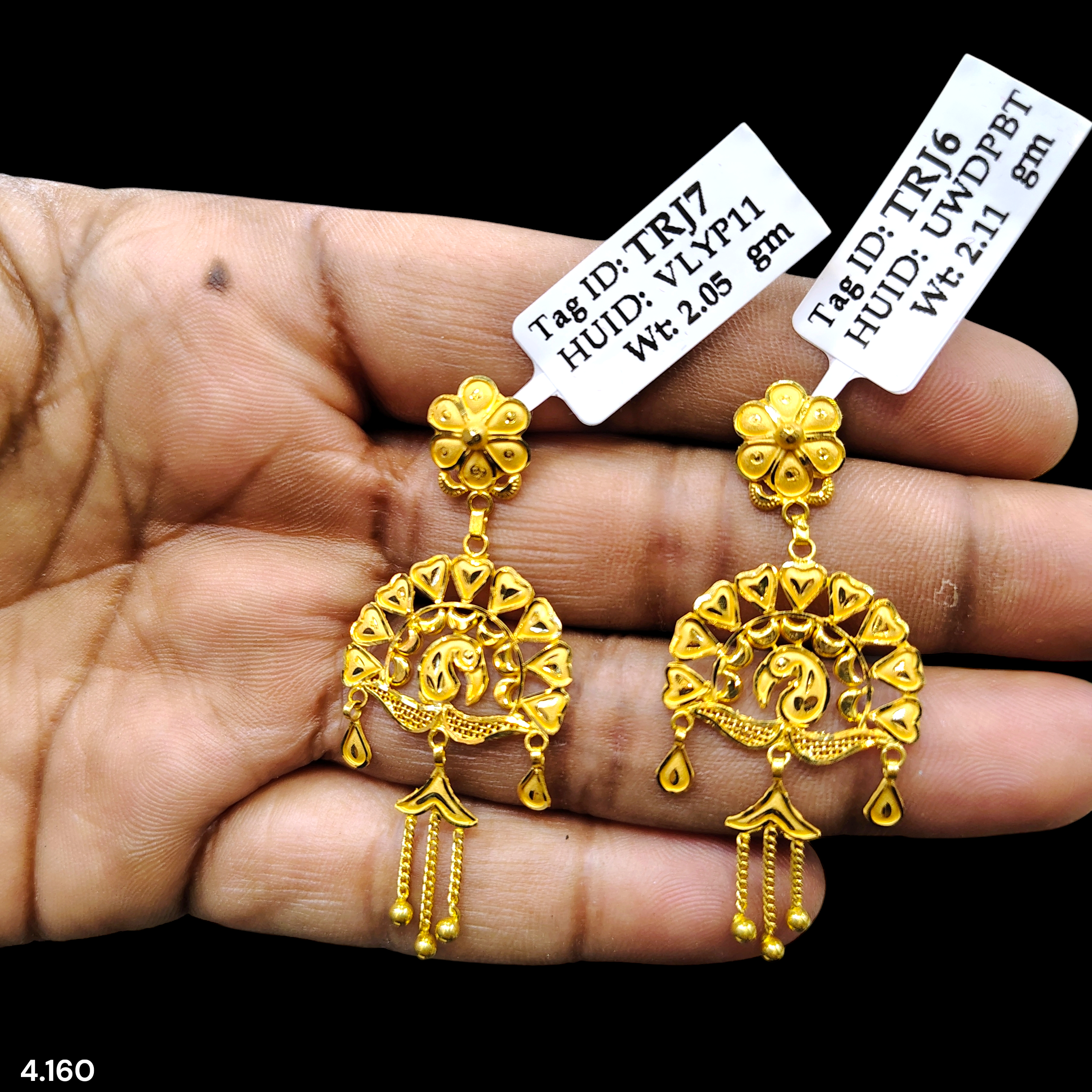 (GER22) BIS CERTIFIED WGT: 4.160 GM APPROX HUID HALLMARK 916 22KT GOLD EARRINGS KANBALA 1 PAIR FOR WOMEN.