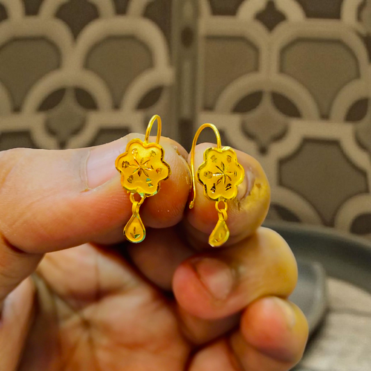 (GER22) BIS CERTIFIED WGT: 0.860 GM APPROX HUID HALLMARK 916 22KT GOLD FLOWER DESIGN SAFETIPIN EARRINGS 1 PAIR FOR WOMEN.