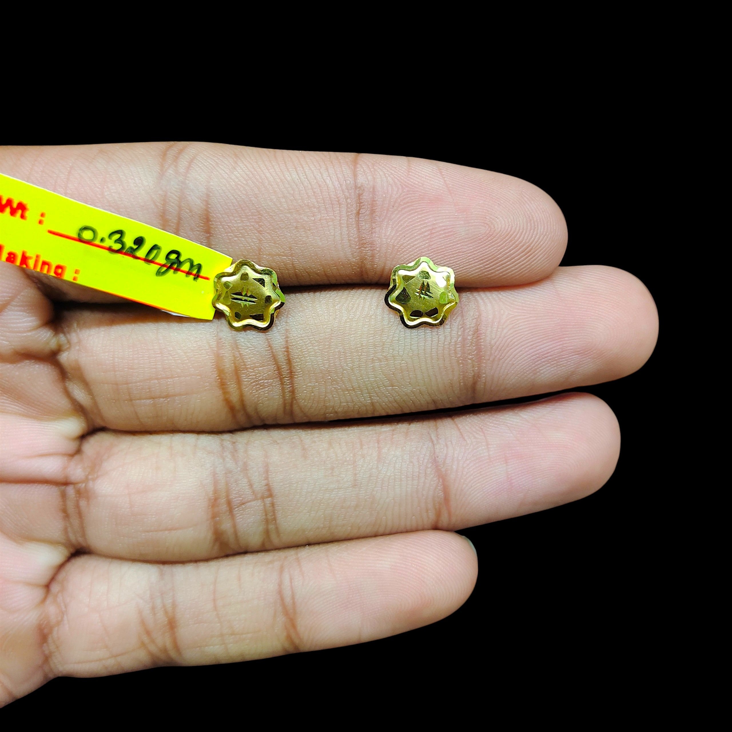 GOLD TOPS- BIS CERTIFIED (WGT: 0.320 GM APPROX) HUID HALLMARK 375 9KT GOLD TOPS 1 PAIR BEST FOR MARRIAGE GIFT.